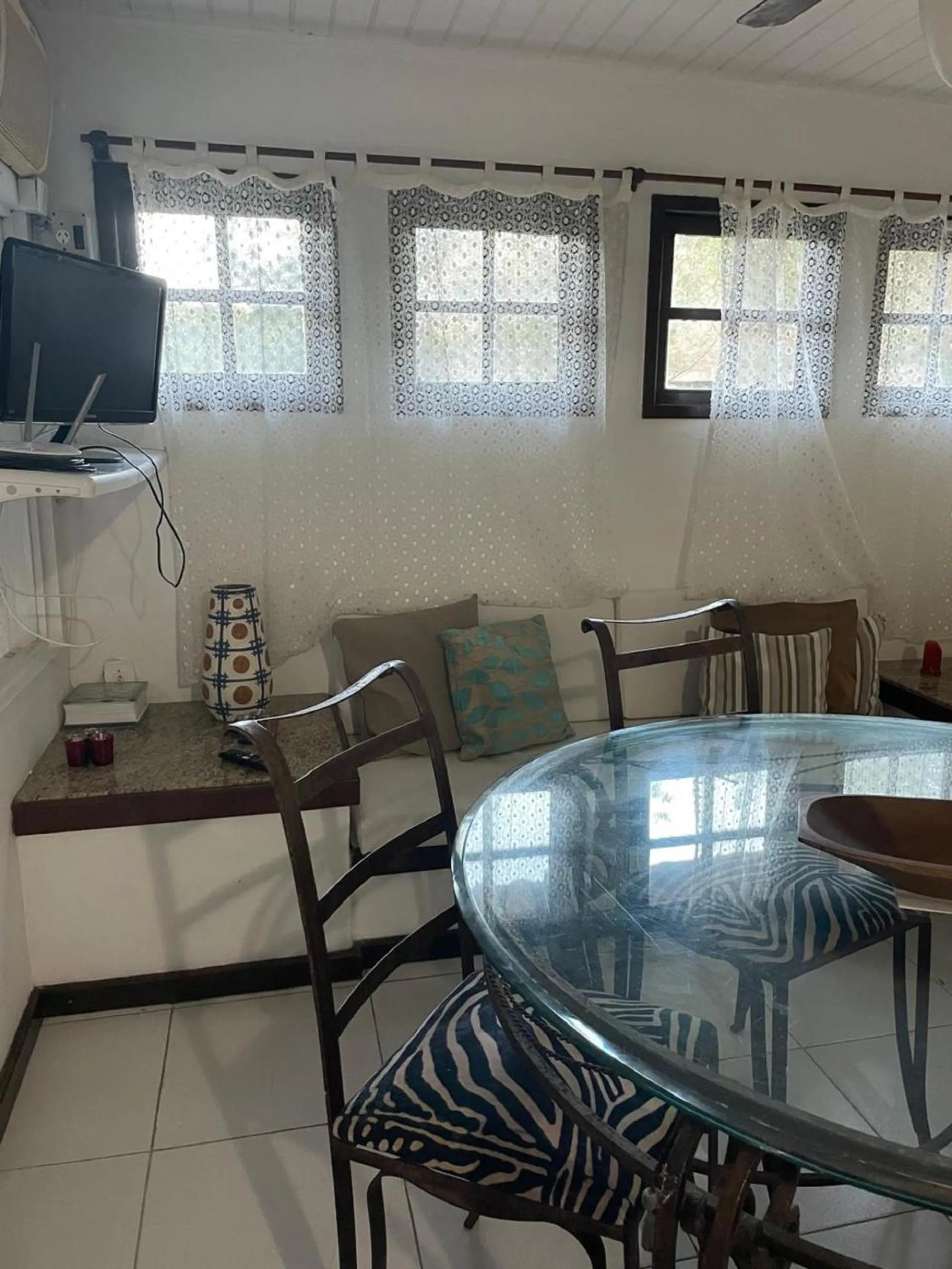 Communal lounge/ TV room in Pousada Saint Germain