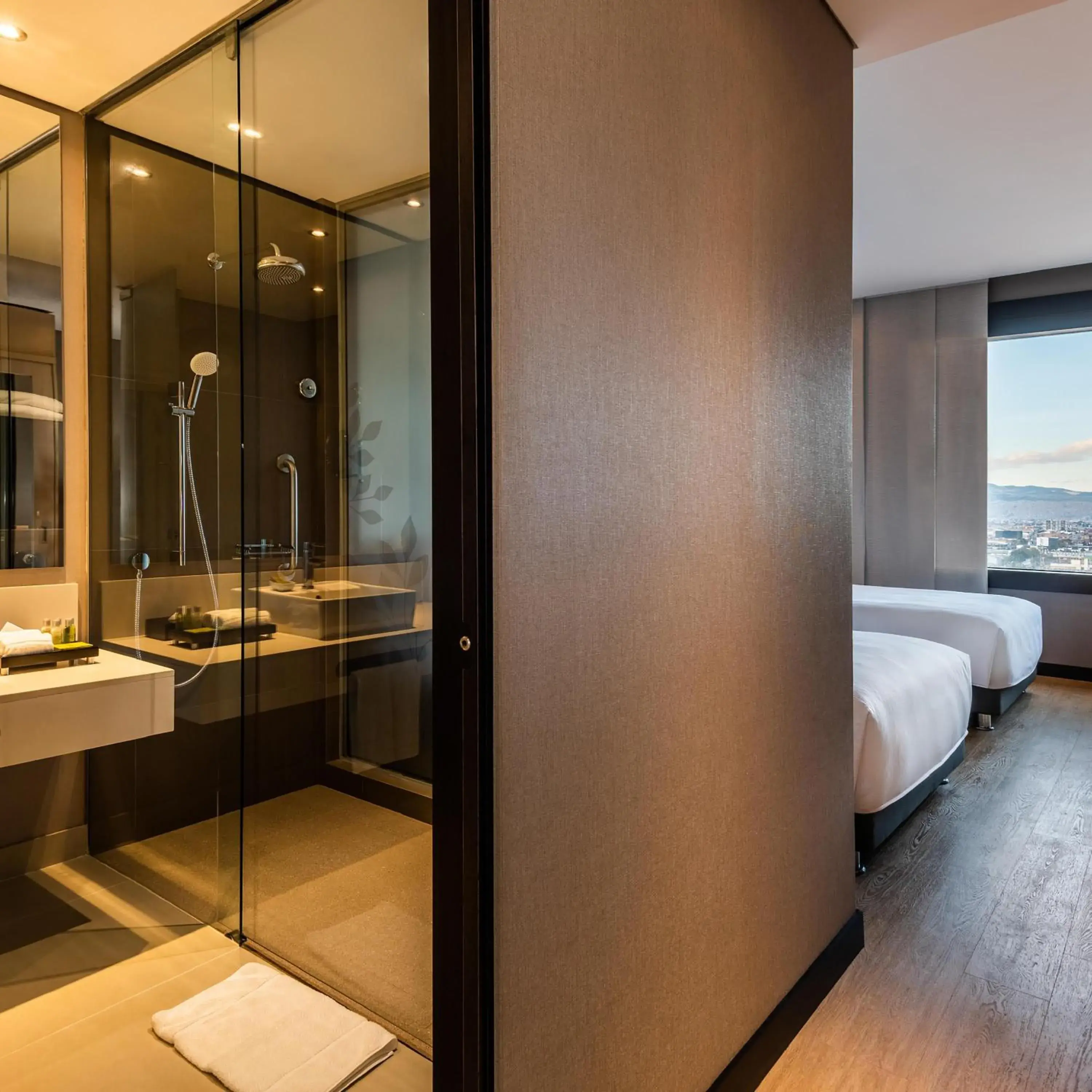 Bathroom, Bed in Hilton DoubleTree Bogotá Salitre AR Bathroom, Bed in Hilton DoubleTree Bogotá Salitre AR