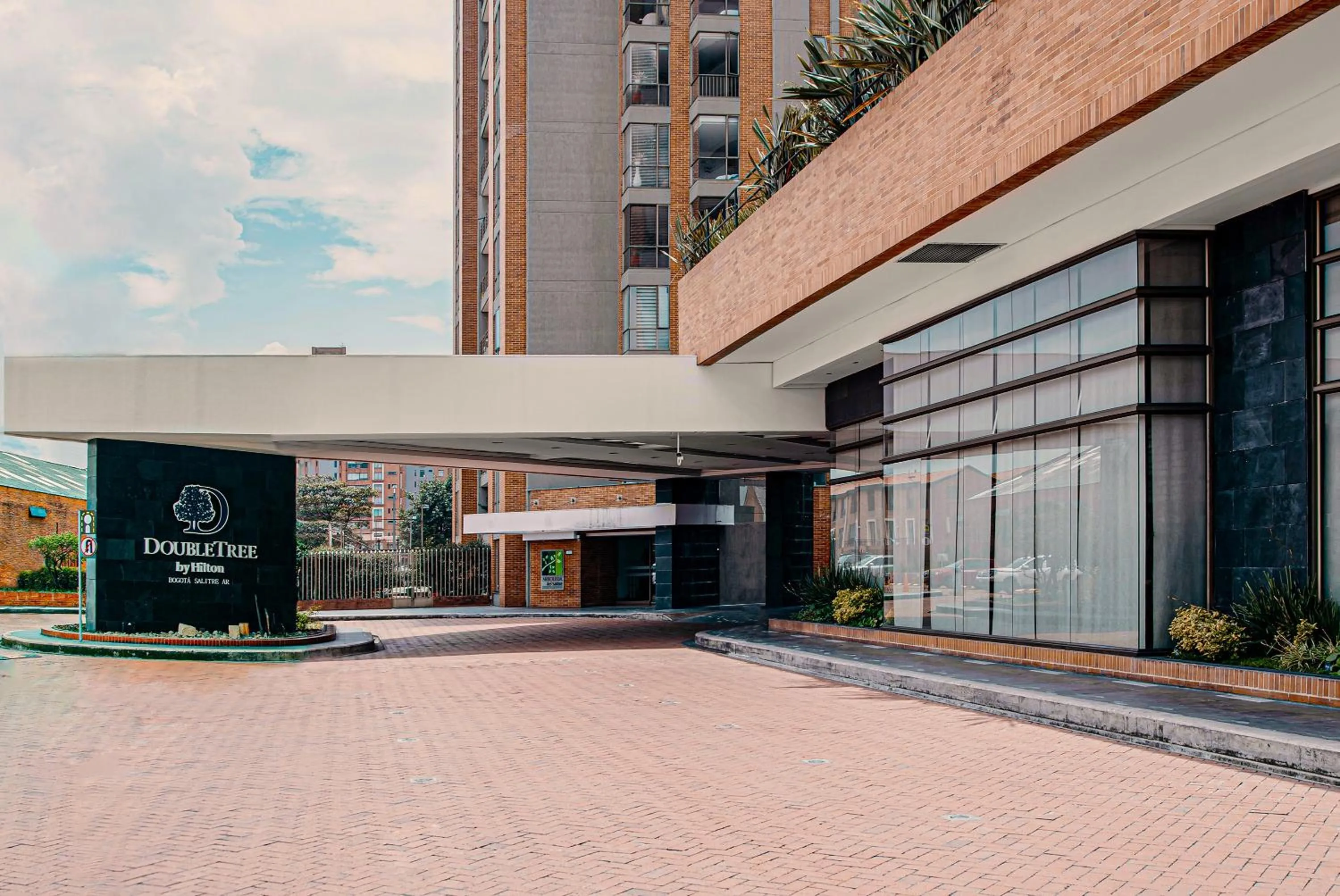 Property building in Hilton DoubleTree Bogotá Salitre AR