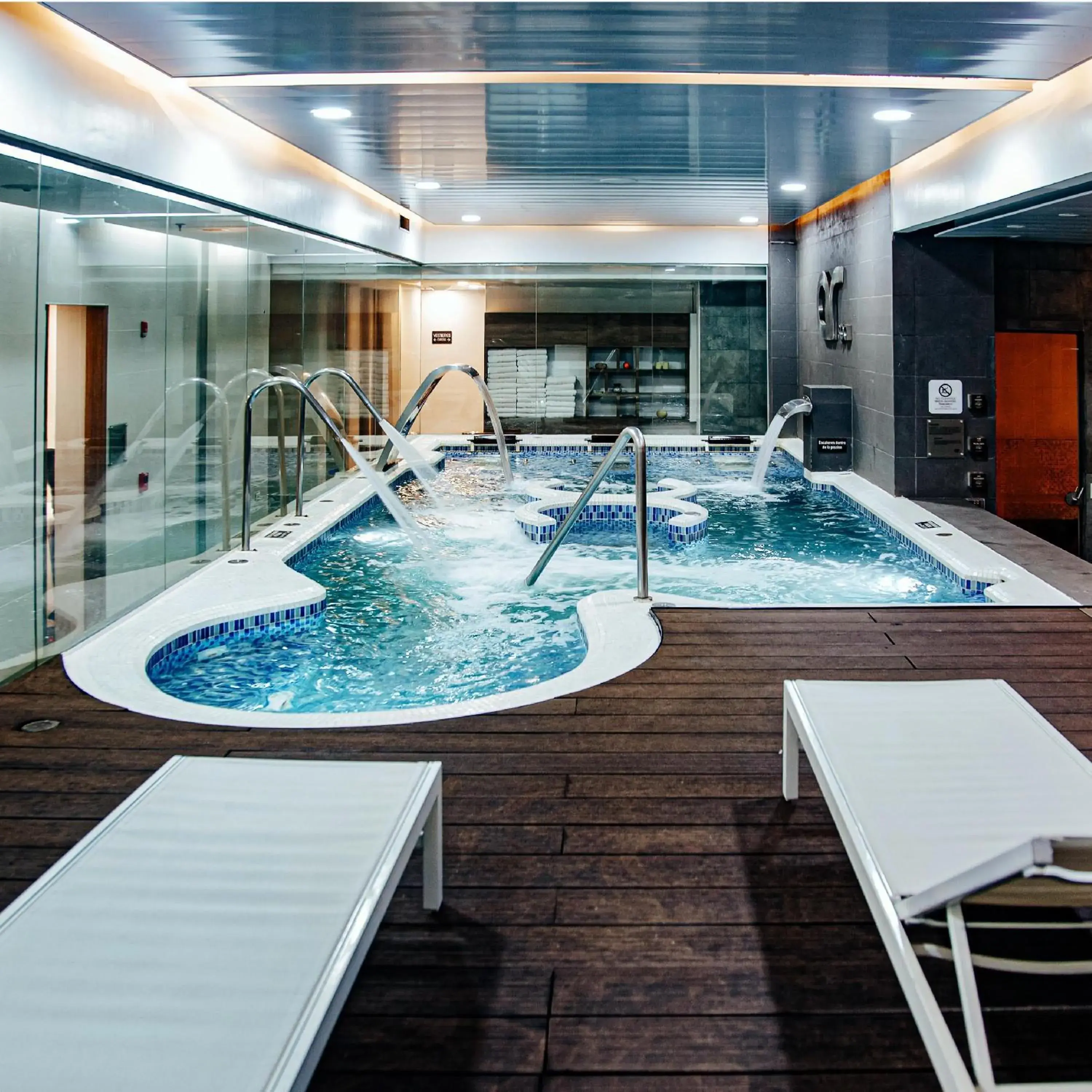 Pool view in Hilton DoubleTree Bogotá Salitre AR Pool view in Hilton DoubleTree Bogotá Salitre AR