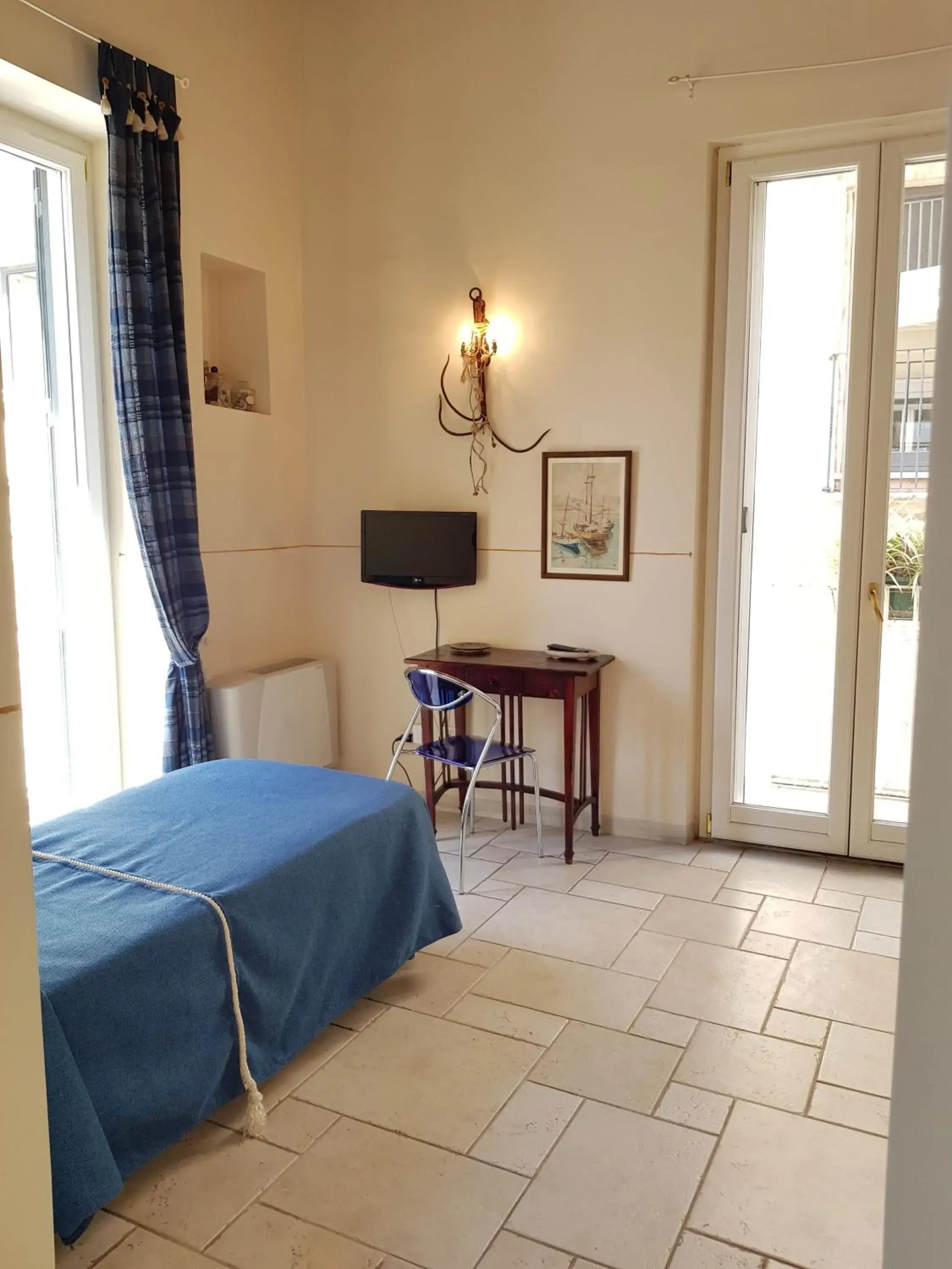 Double or Twin Room with Private Bathroom - single occupancy in Buonanotte Margherita Double or Twin Room with Private Bathroom - single occupancy in Buonanotte Margherita