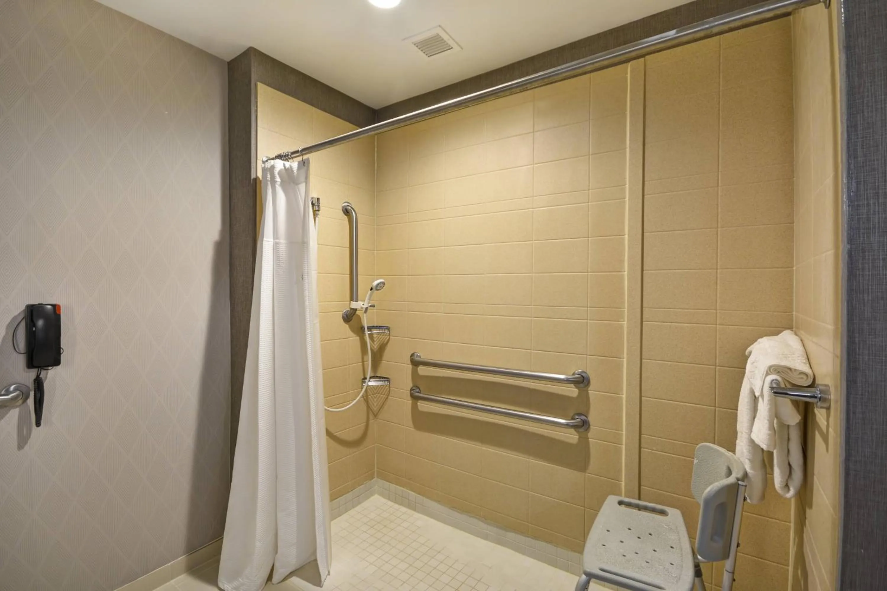 Bathroom in SpringHill Suites by Marriott Indianapolis Airport/Plainfield