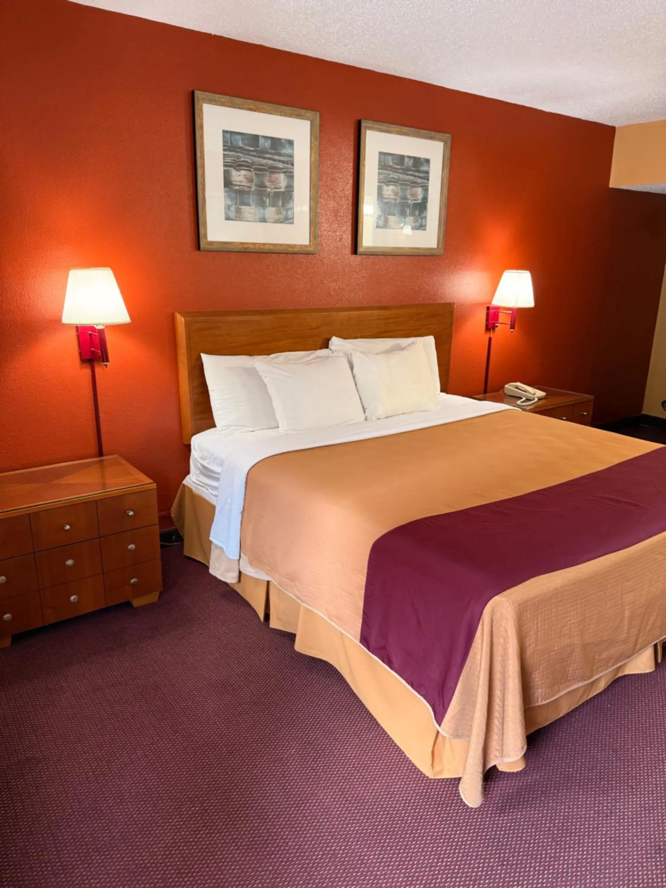 Bed in Executive Inn Schenectady Downtown Bed in Executive Inn Schenectady Downtown