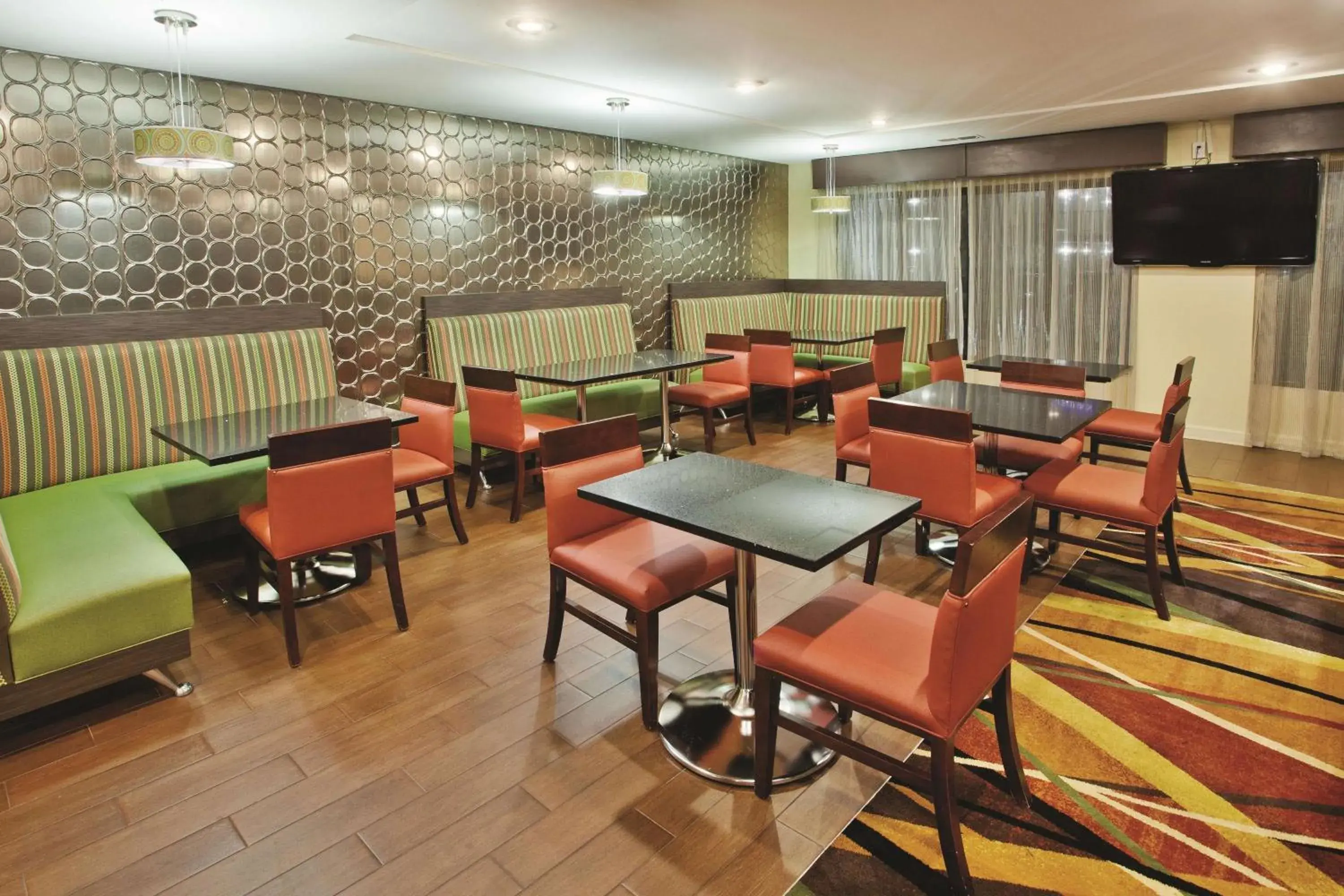 Restaurant/places to eat in La Quinta by Wyndham Florence Restaurant/places to eat in La Quinta by Wyndham Florence