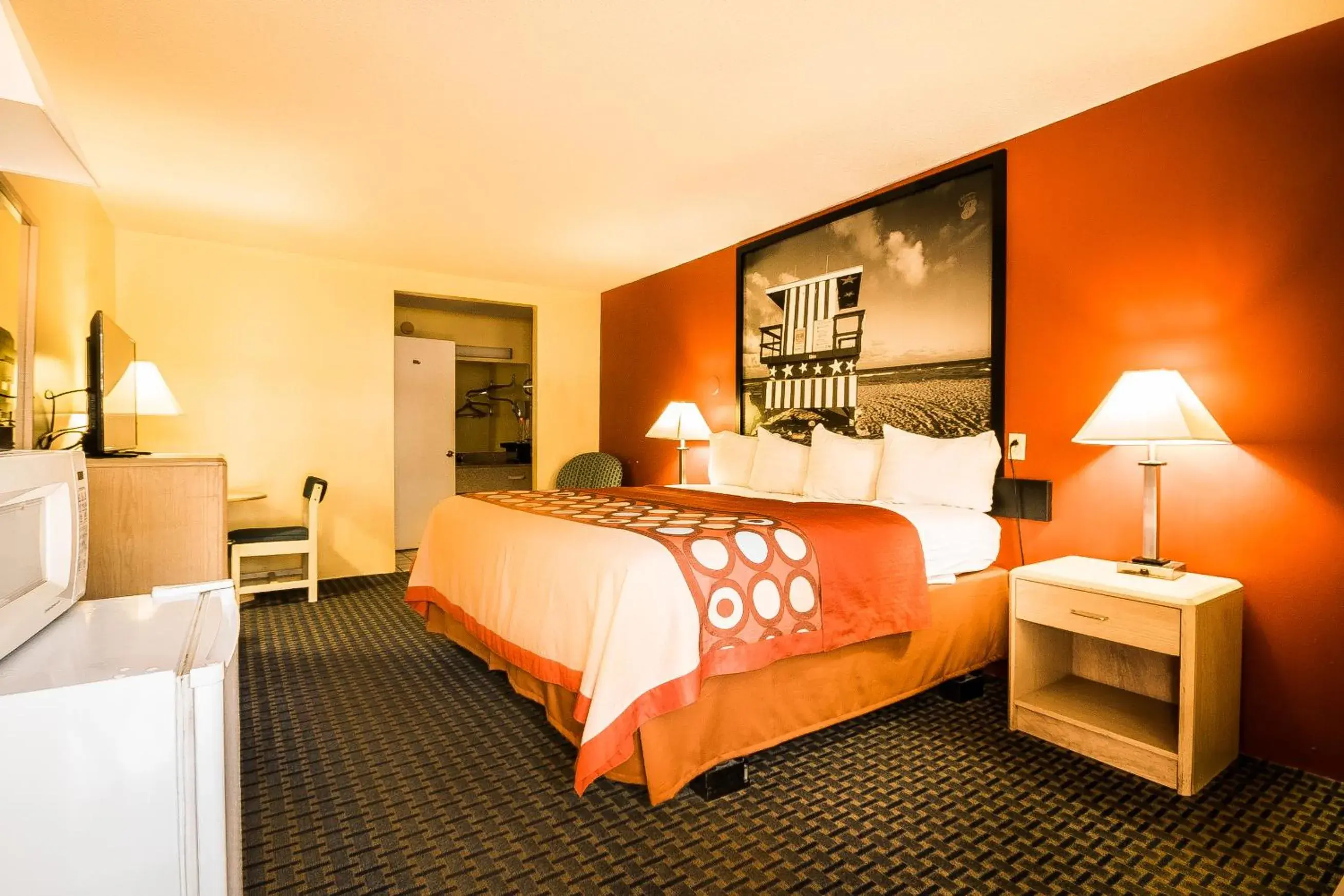 Photo of the whole room, Bed in Super 8 by Wyndham Chipley Photo of the whole room, Bed in Super 8 by Wyndham Chipley