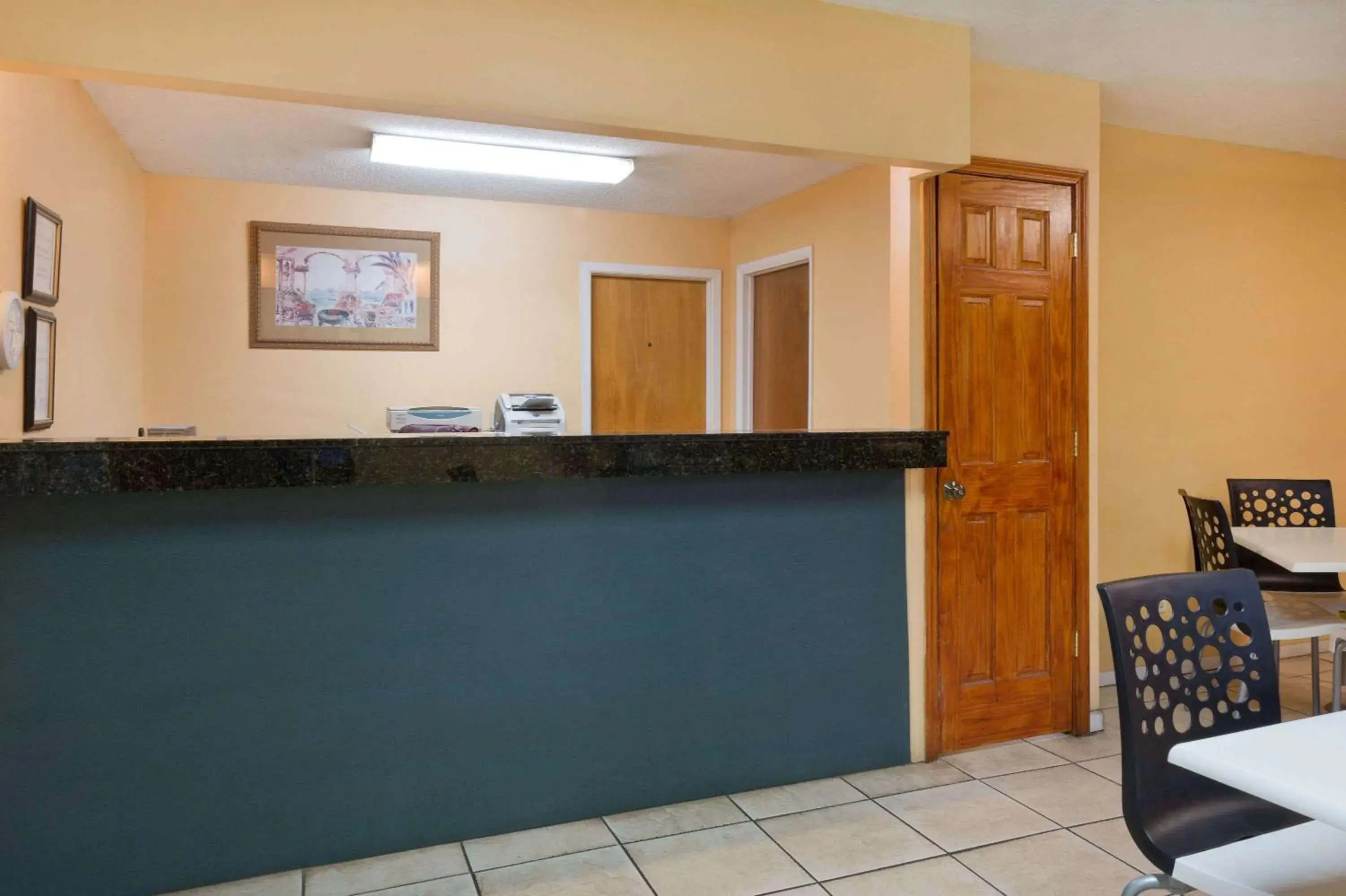 Lobby or reception in Super 8 by Wyndham Chipley Lobby or reception in Super 8 by Wyndham Chipley