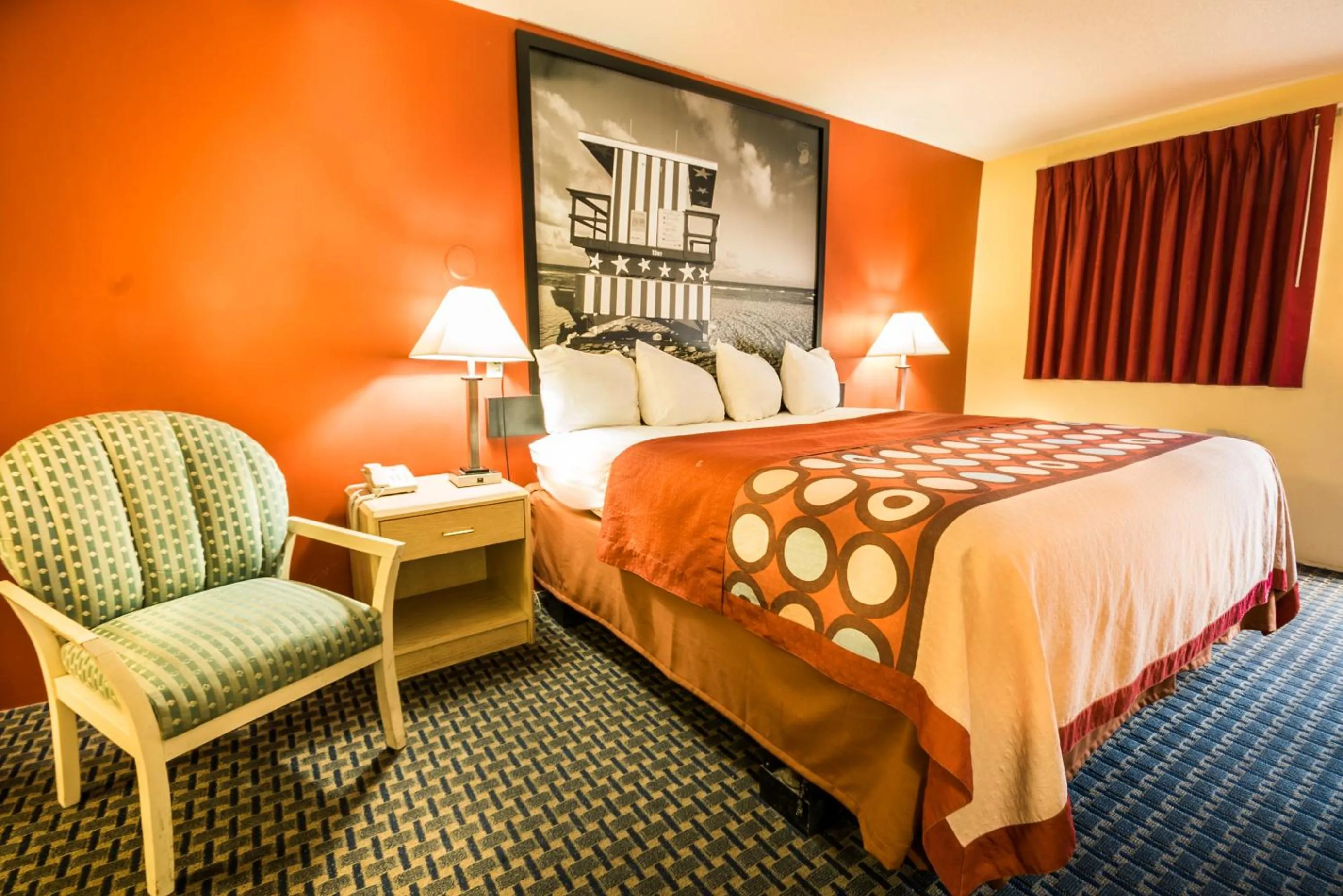 Photo of the whole room, Bed in Super 8 by Wyndham Chipley