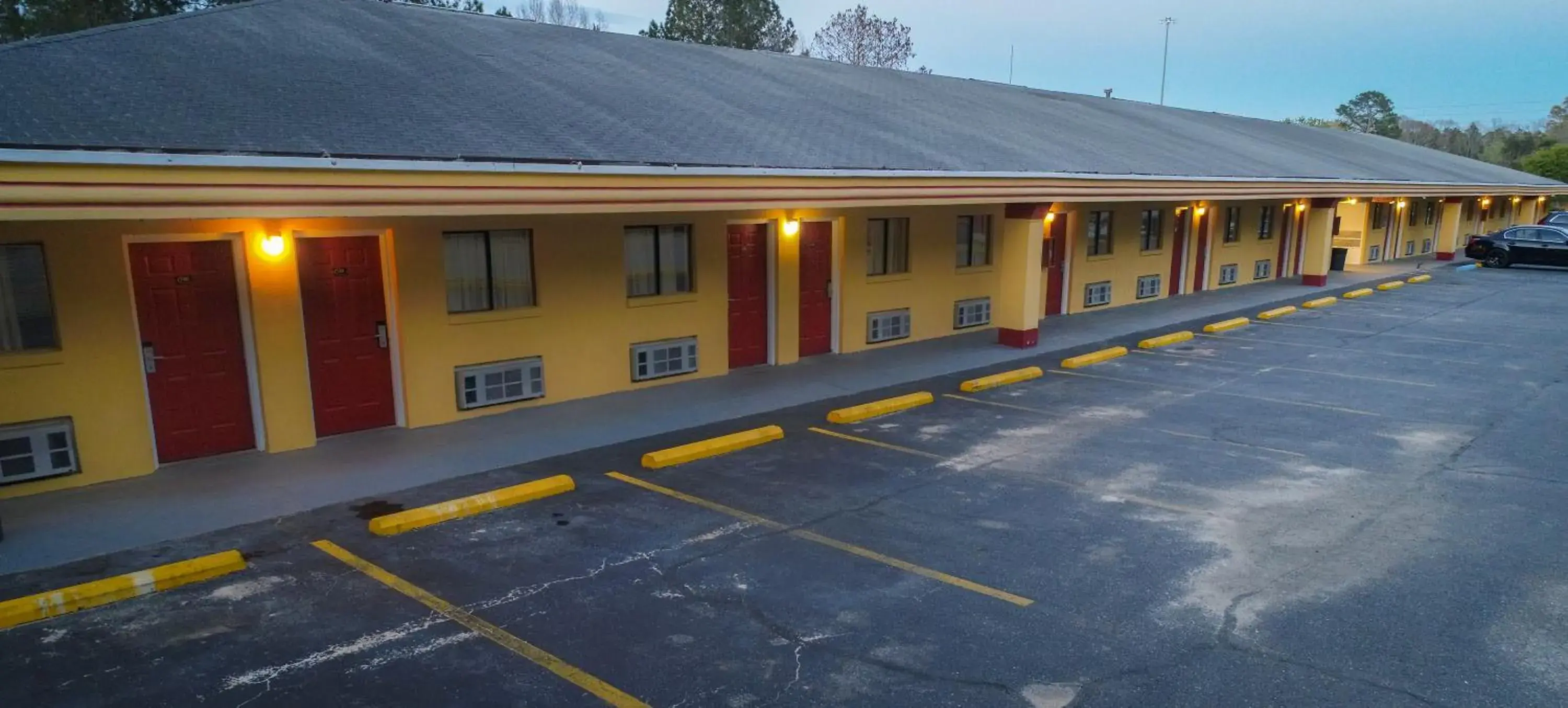 Facade/entrance in Super 8 by Wyndham Chipley Facade/entrance in Super 8 by Wyndham Chipley