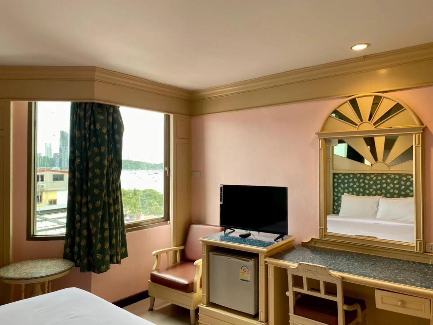 TV and multimedia, Bed in AA Hotel Pattaya
