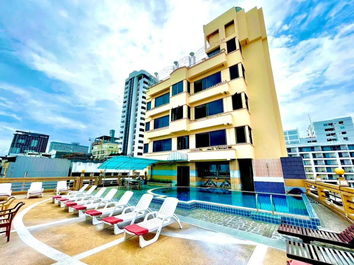 Property building in AA Hotel Pattaya Property building in AA Hotel Pattaya