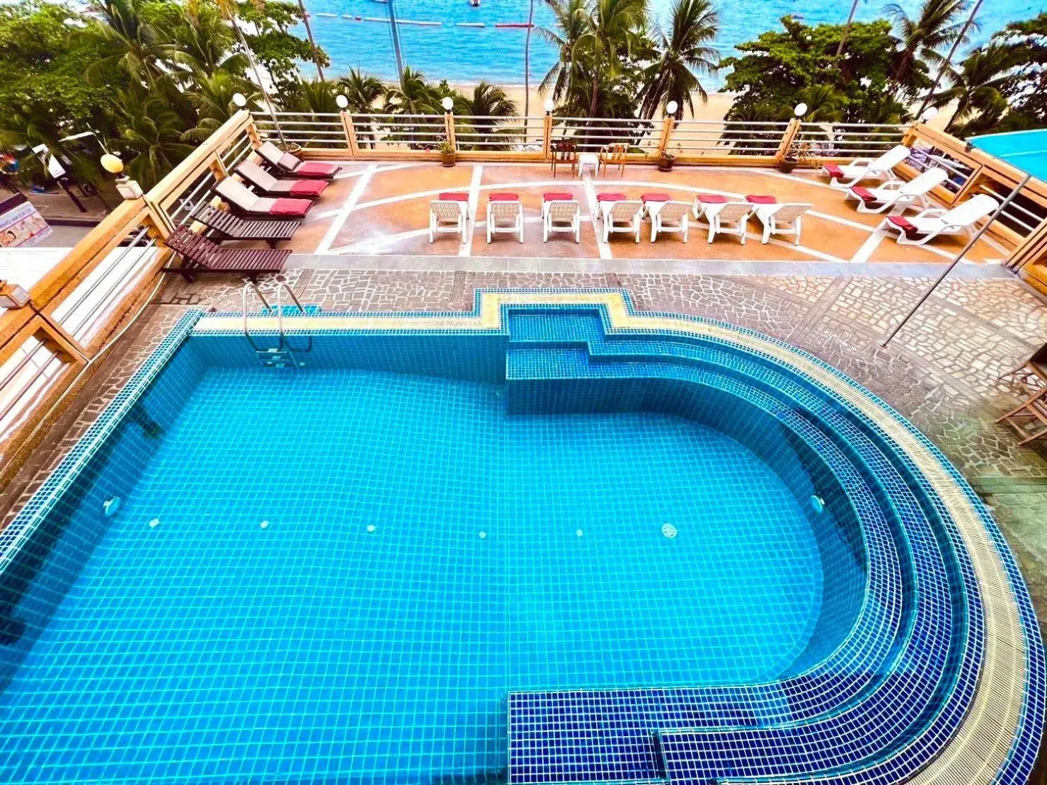 Pool view in AA Hotel Pattaya Pool view in AA Hotel Pattaya