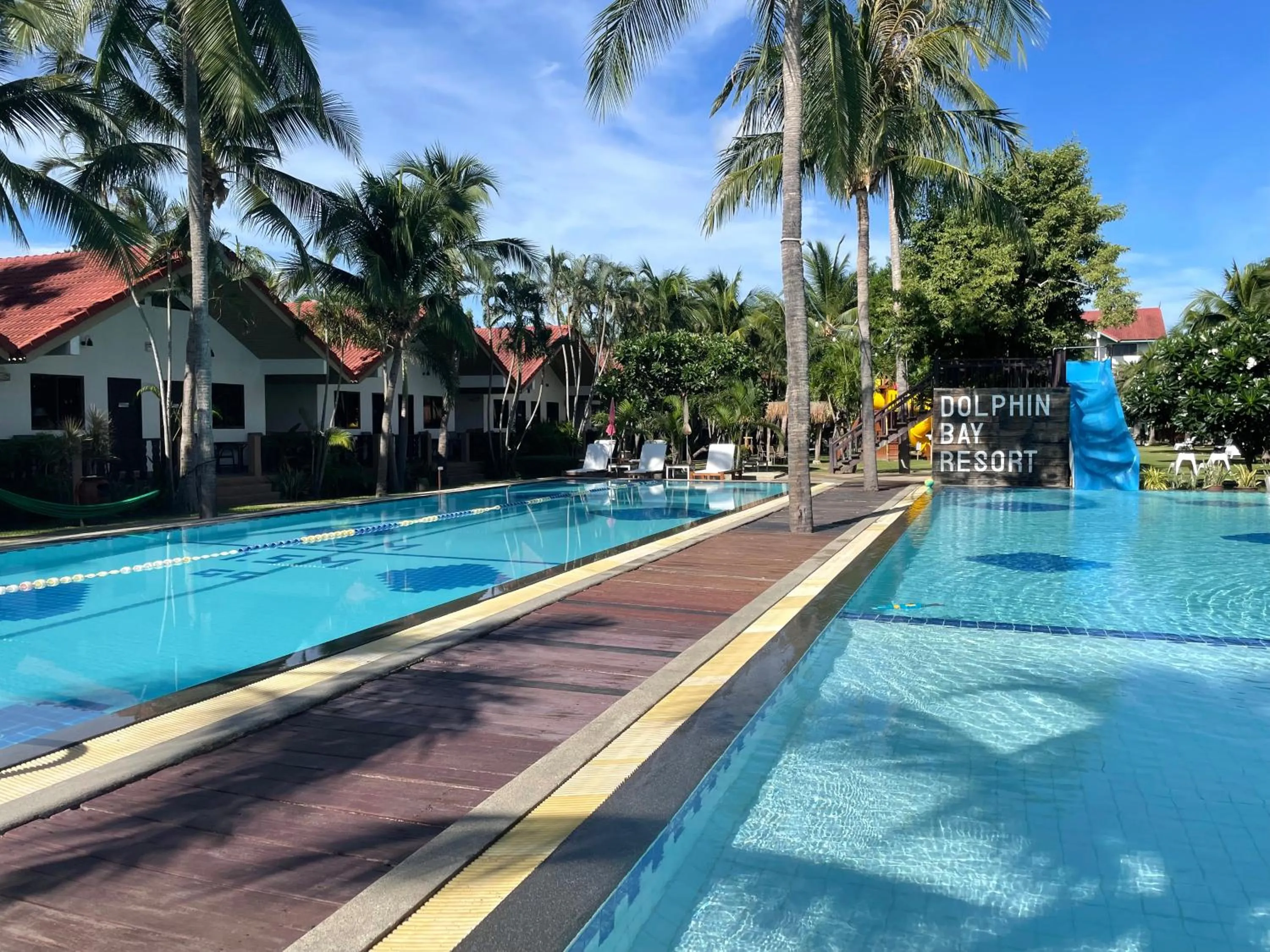 Swimming pool in Dolphin Bay Beach Resort