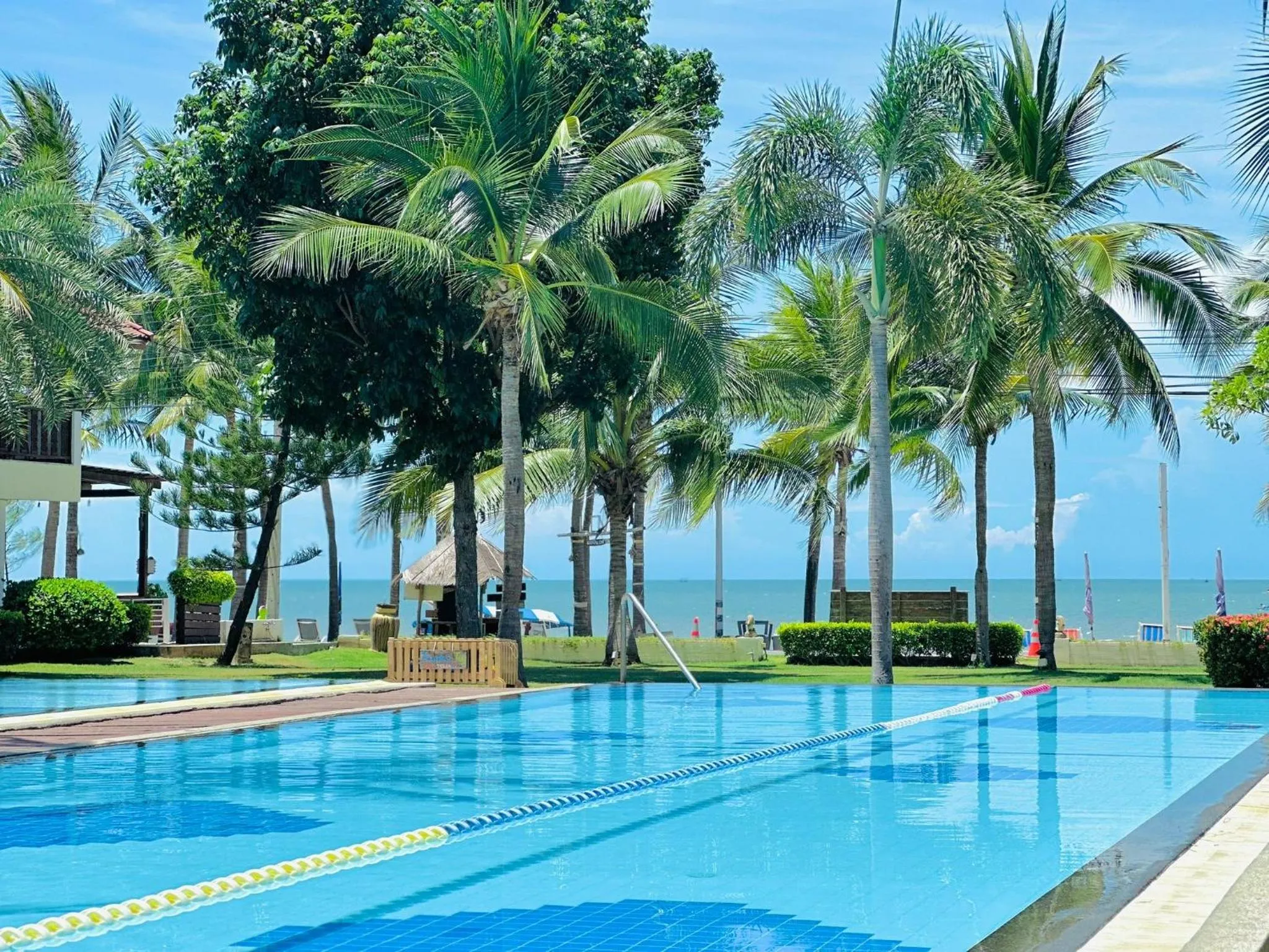 Swimming pool in Dolphin Bay Beach Resort