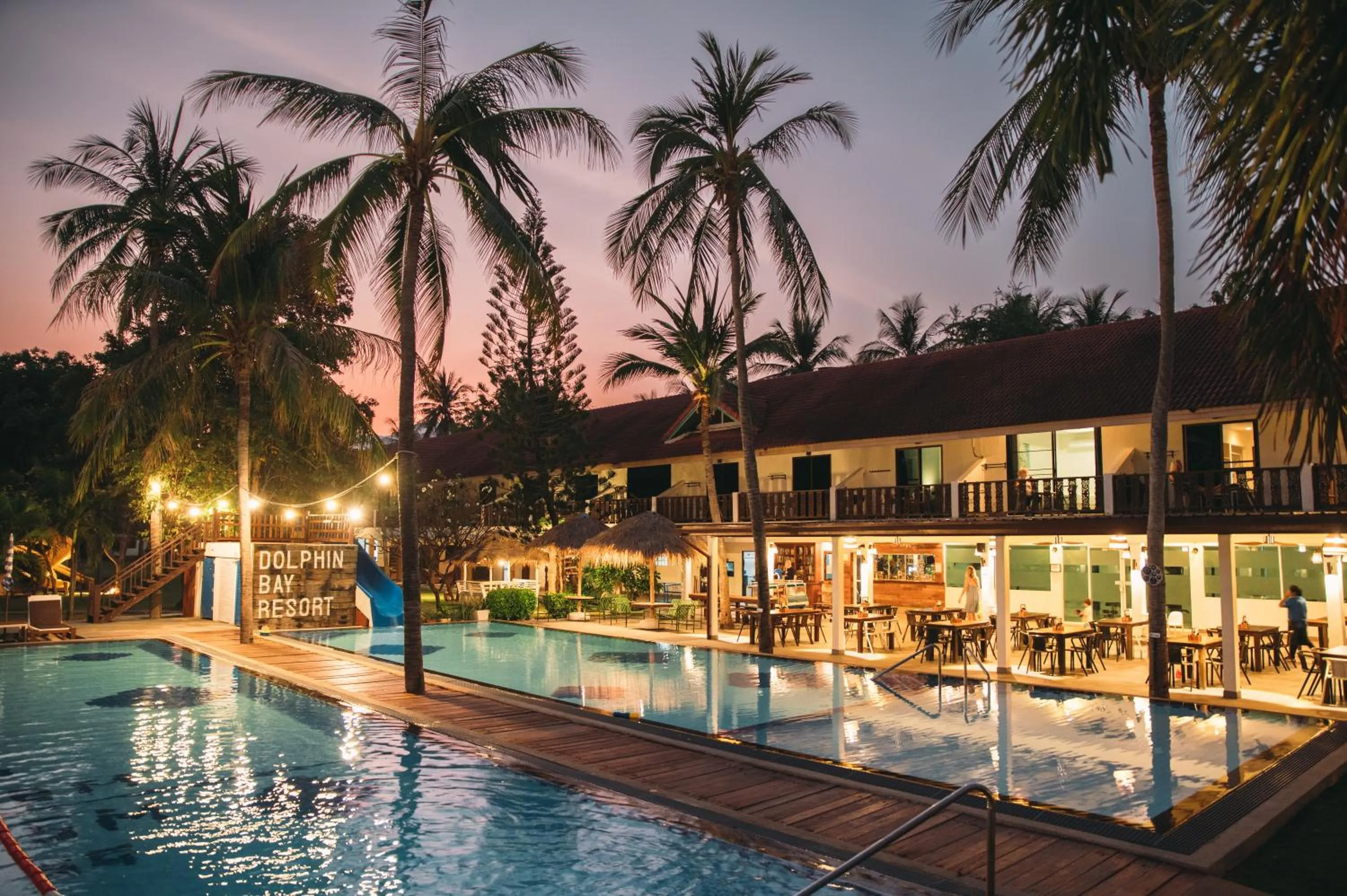 Restaurant/places to eat in Dolphin Bay Beach Resort