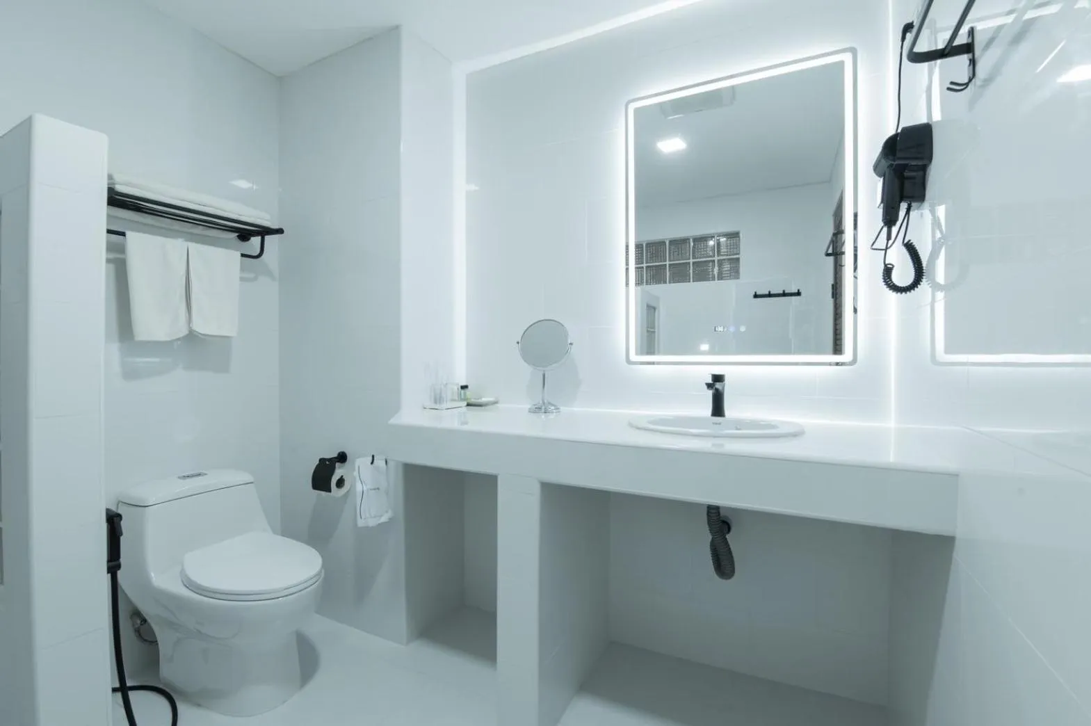 Toilet in Dolphin Bay Beach Resort