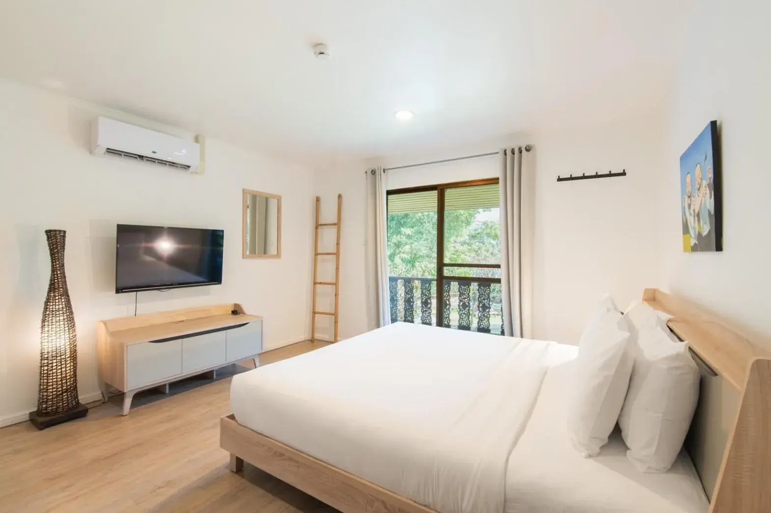 Bed in Dolphin Bay Beach Resort Bed in Dolphin Bay Beach Resort