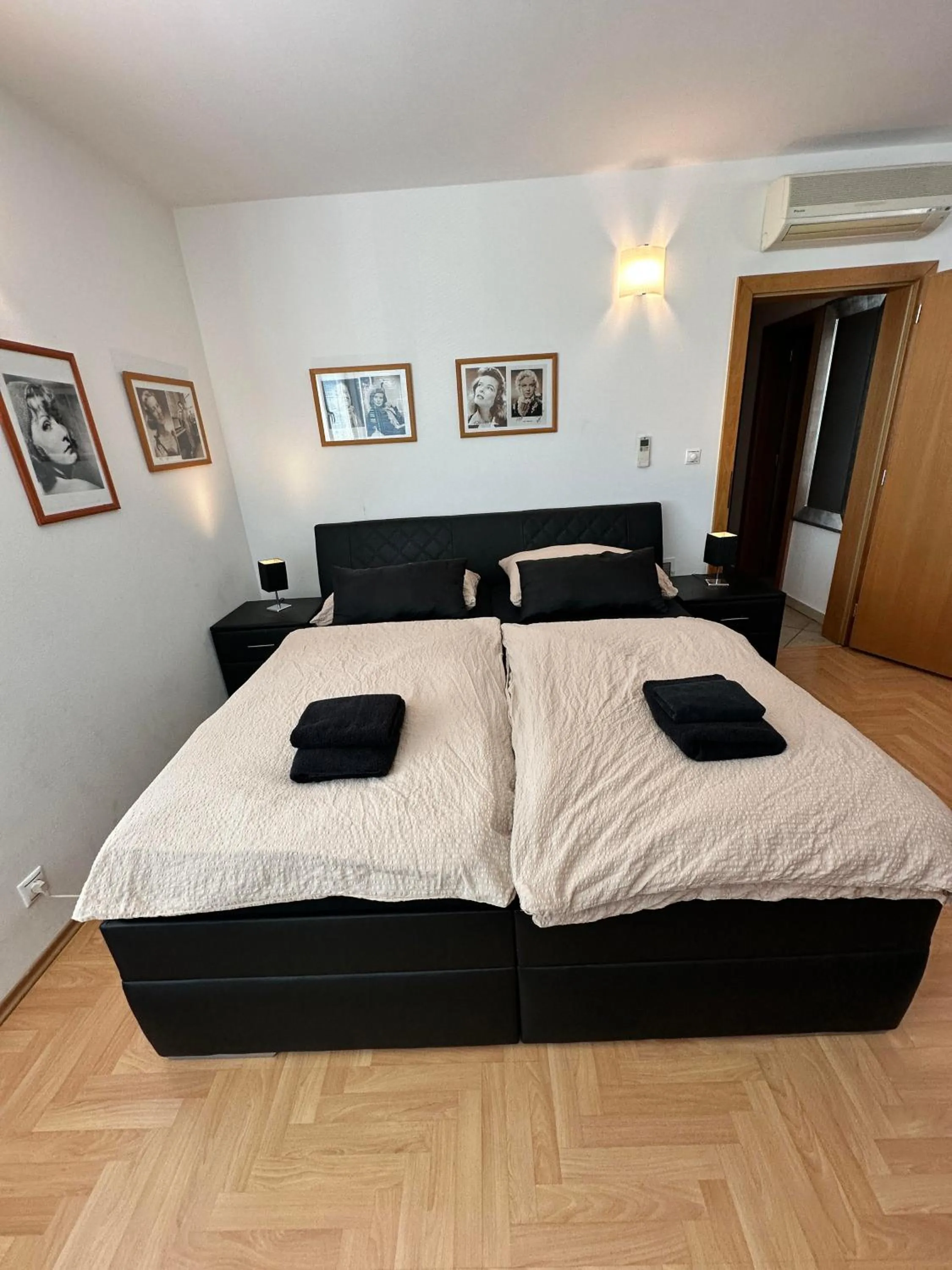 Living room, Bed in Hotel Muza