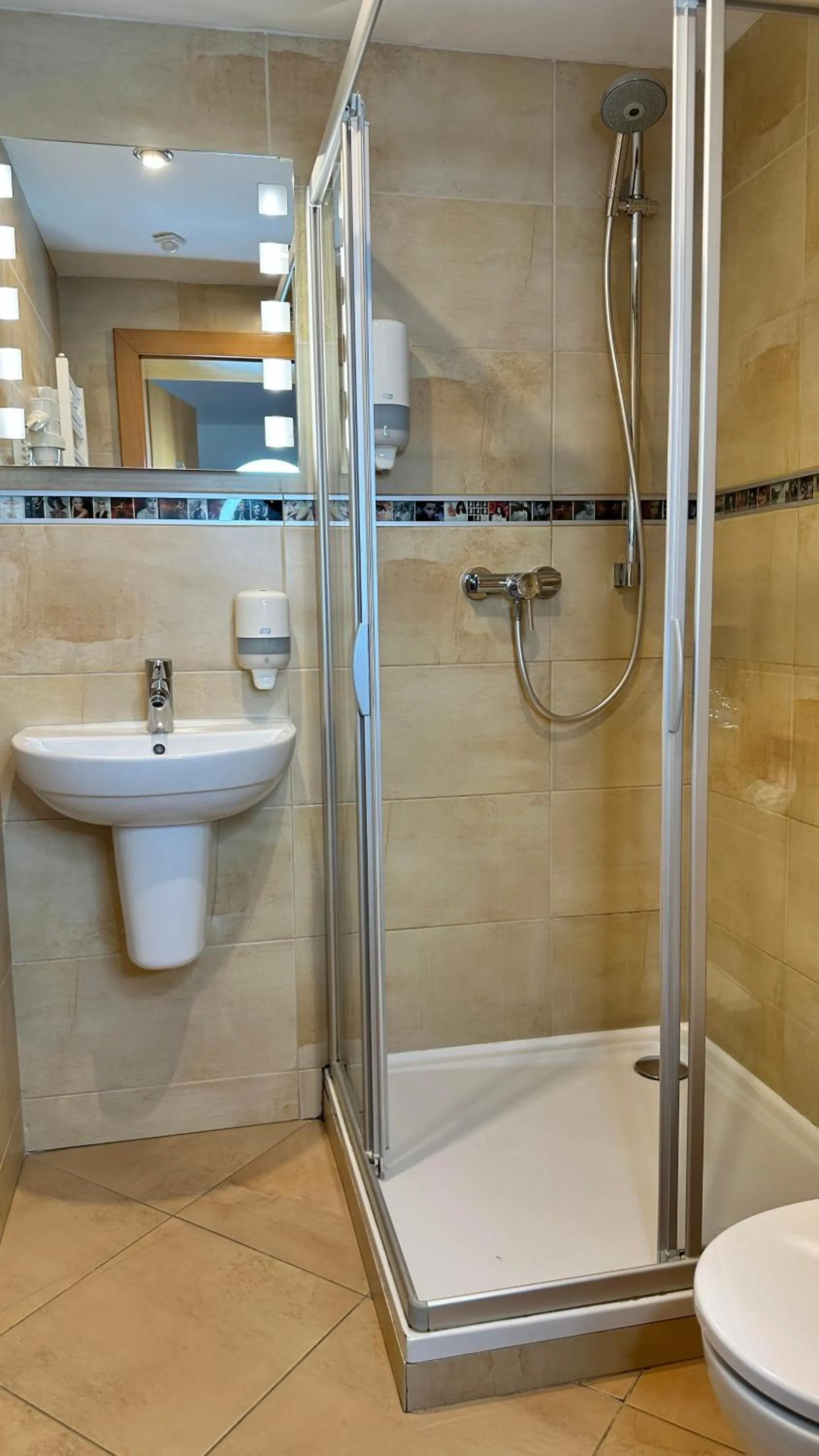 Bathroom in Hotel Muza