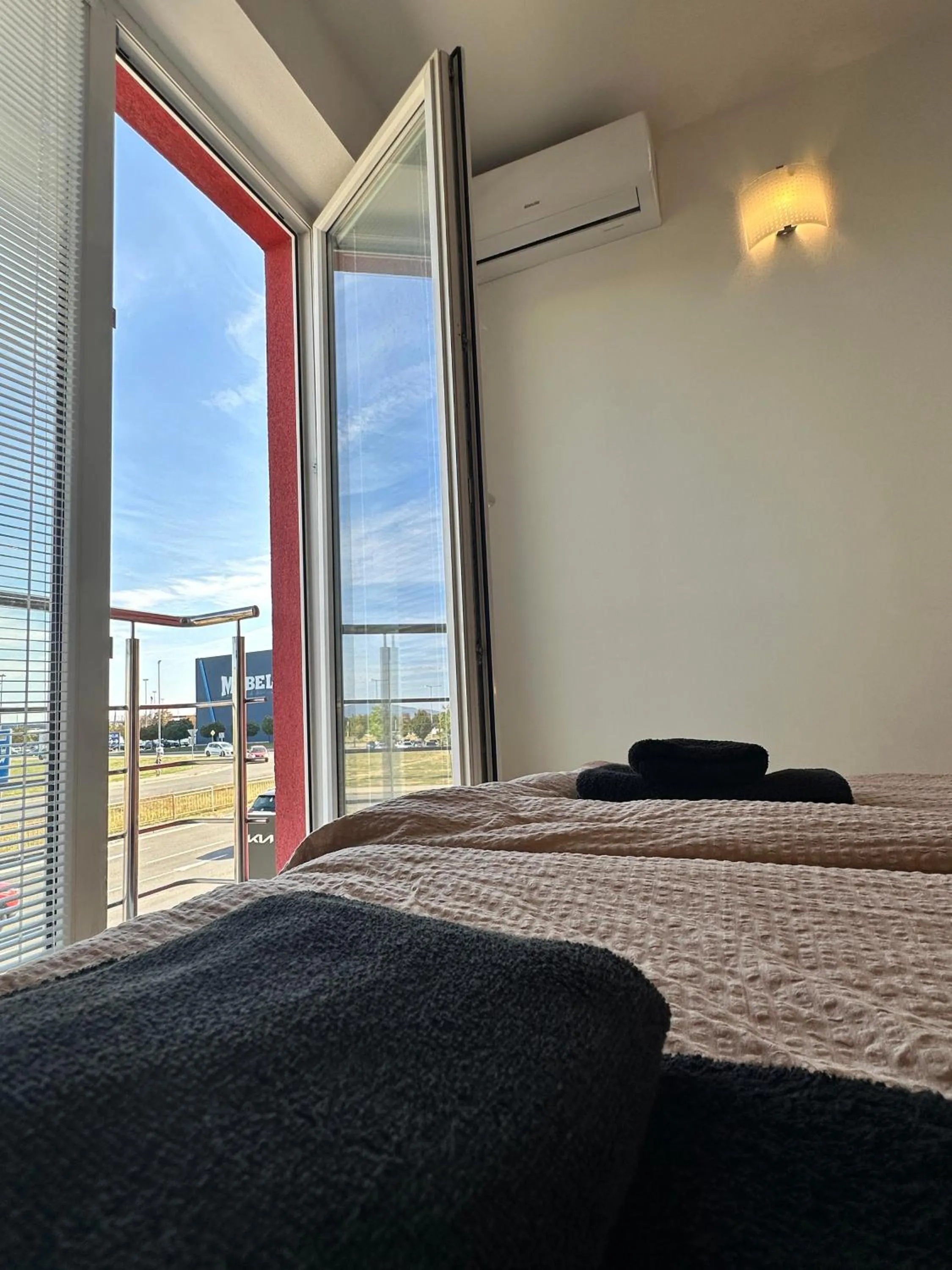 Balcony/Terrace, Bed in Hotel Muza