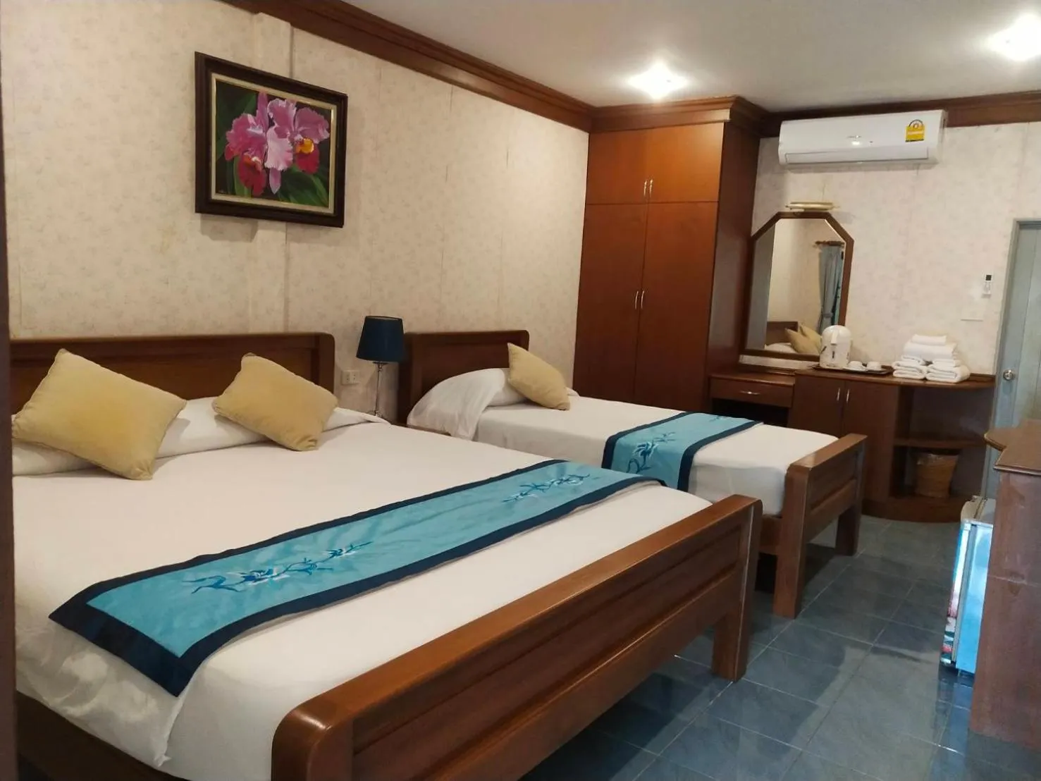 Bed in Samroiyod Holiday Resort