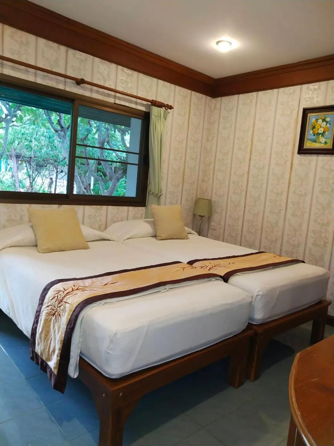 Bed in Samroiyod Holiday Resort