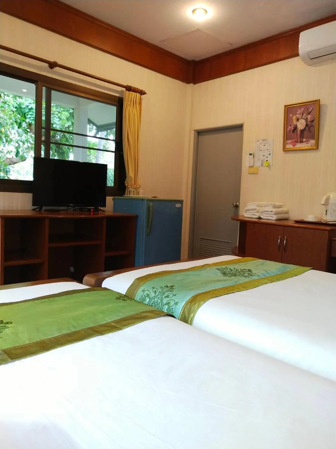 Bed in Samroiyod Holiday Resort