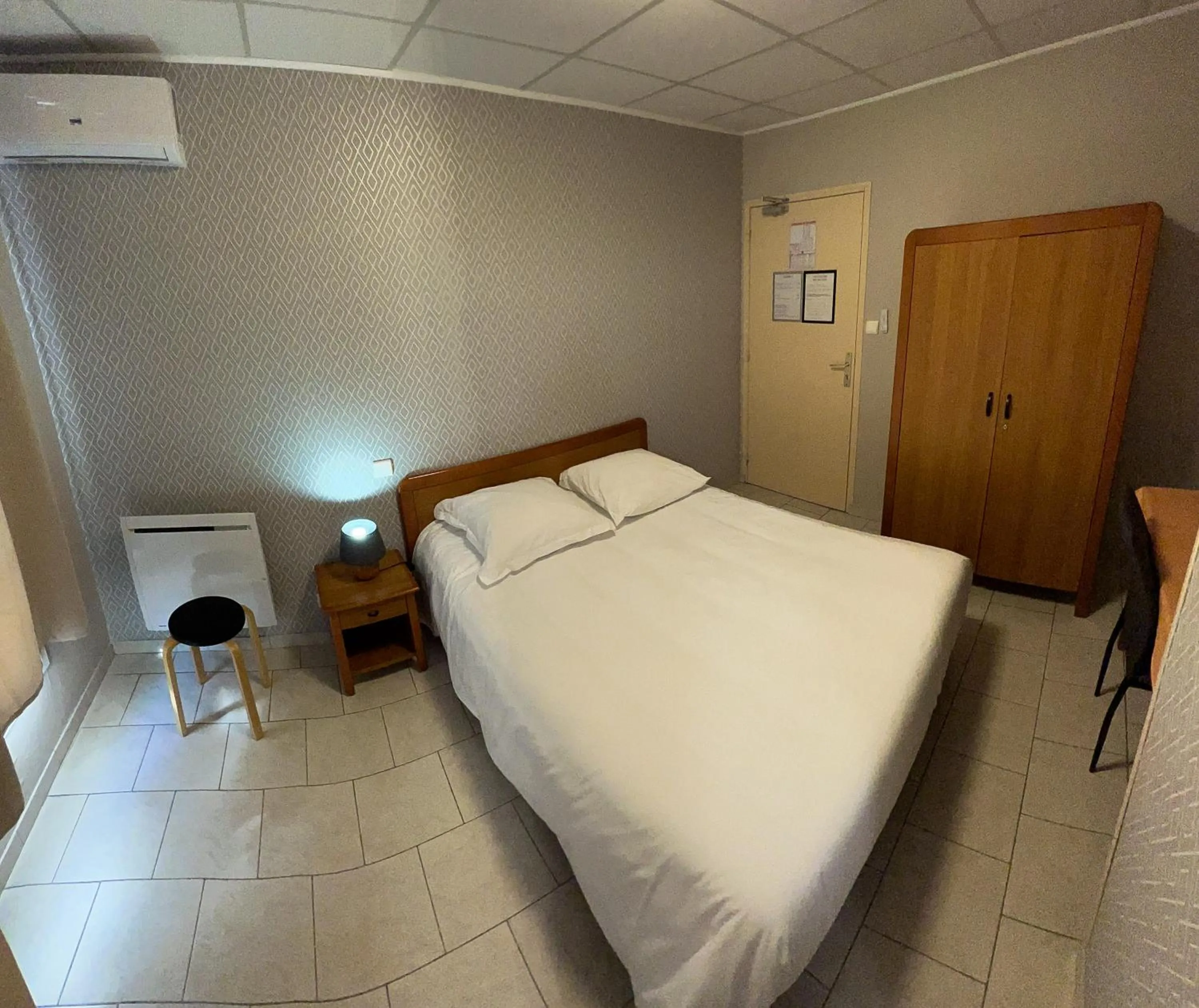 Bedroom, Bed in Le Petit Logis