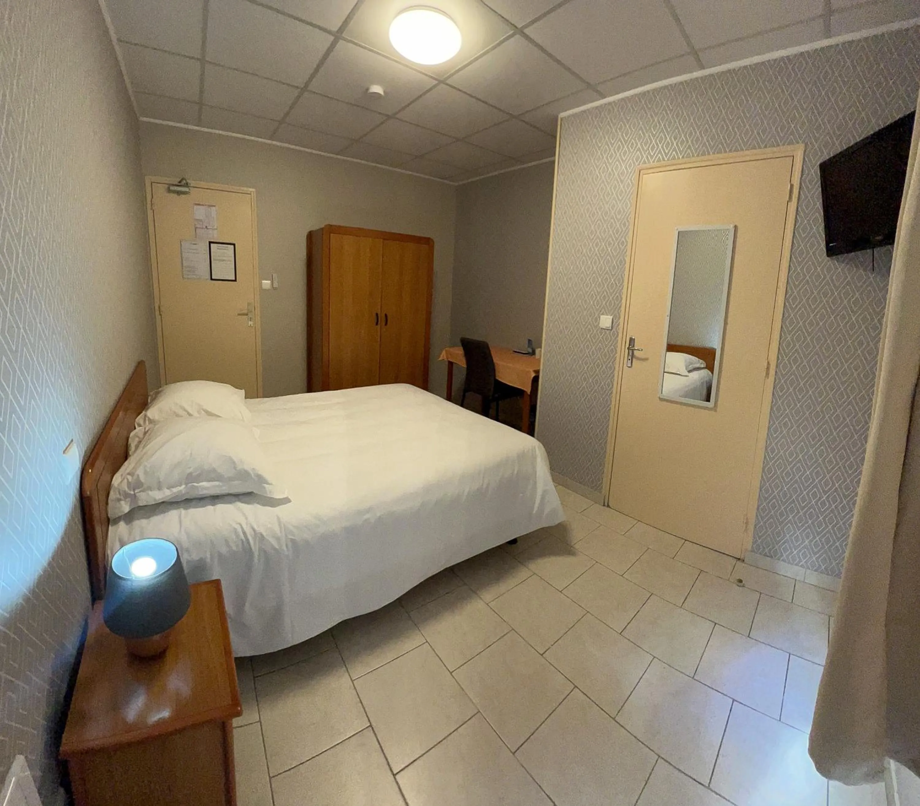 Bedroom, Bed in Le Petit Logis