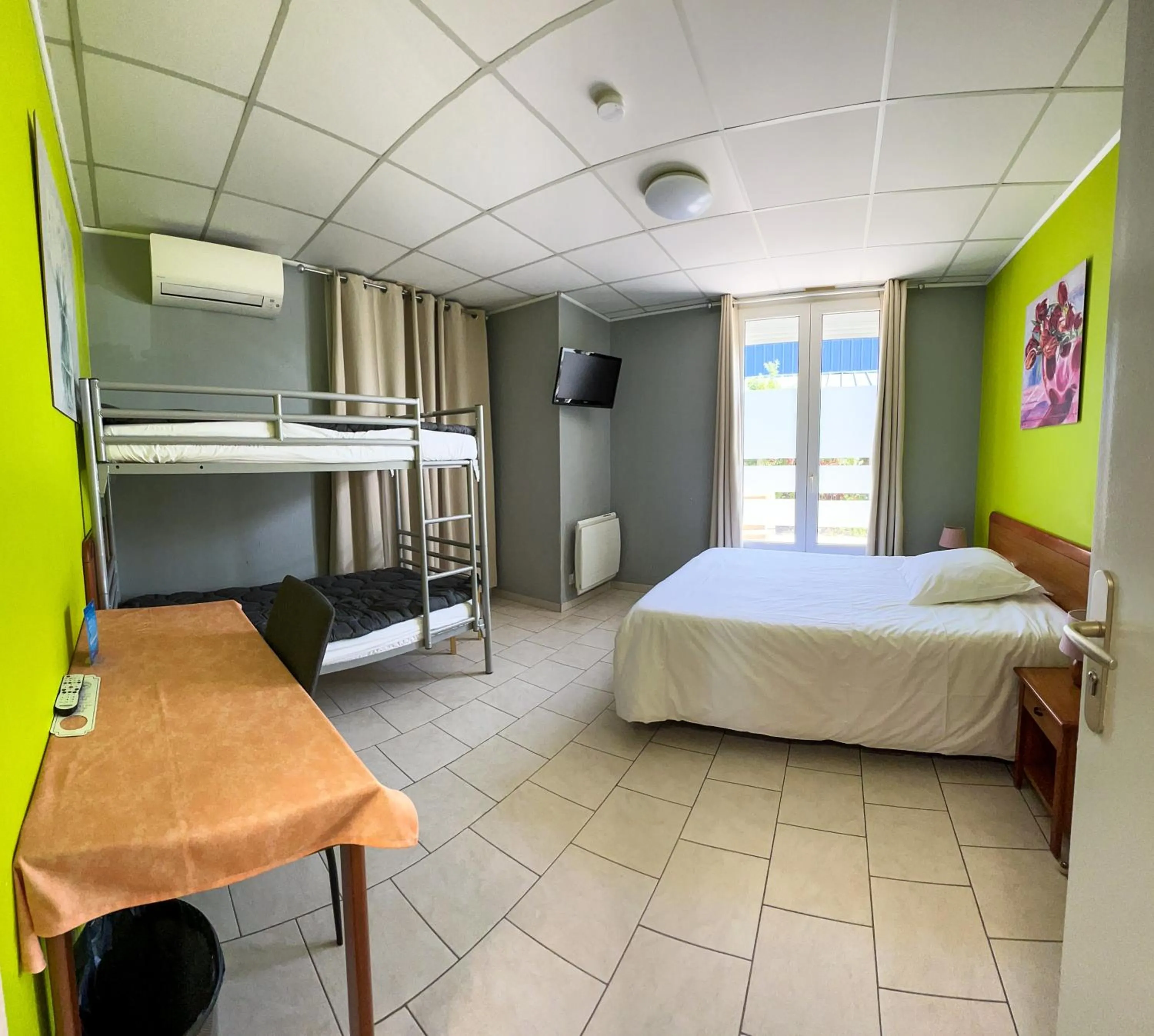 Bedroom, Bed in Le Petit Logis