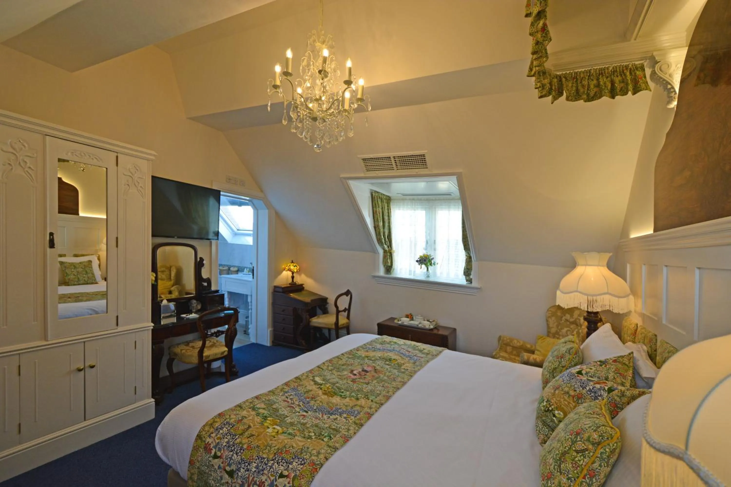 Bedroom, Bed in Haven Hall Hotel