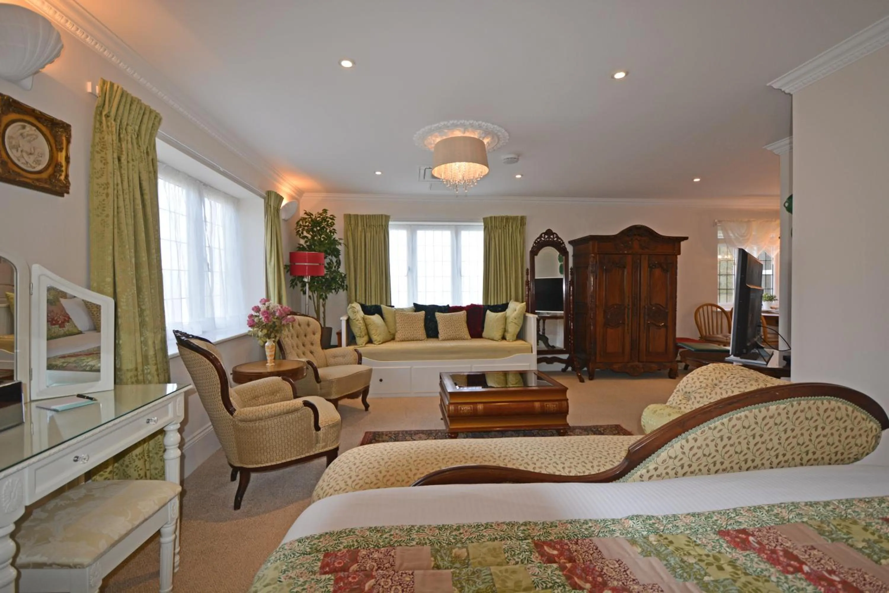 TV and multimedia in Haven Hall Hotel