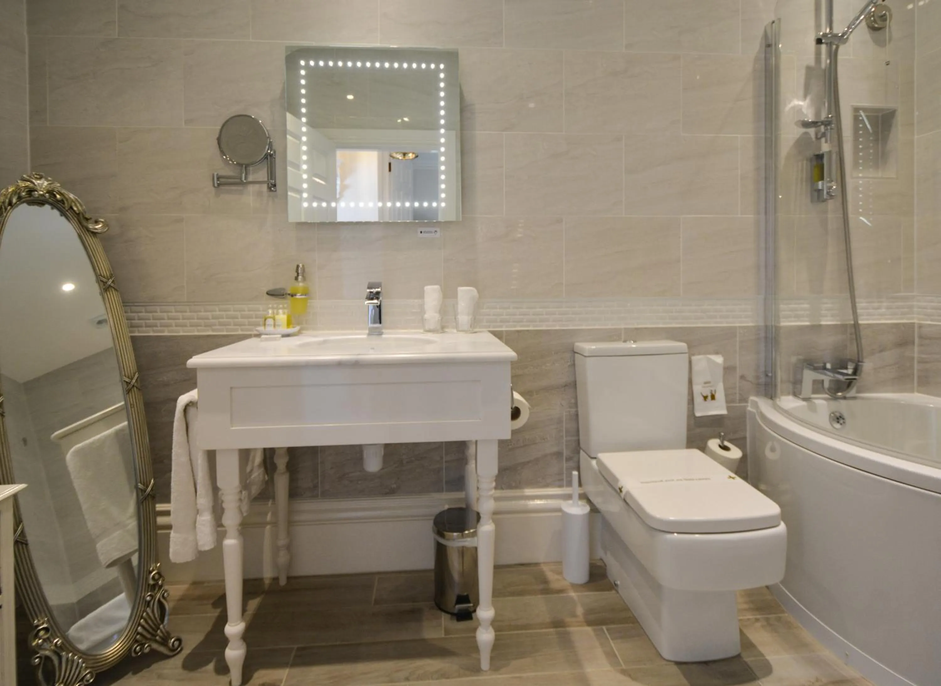 Bathroom in Haven Hall Hotel
