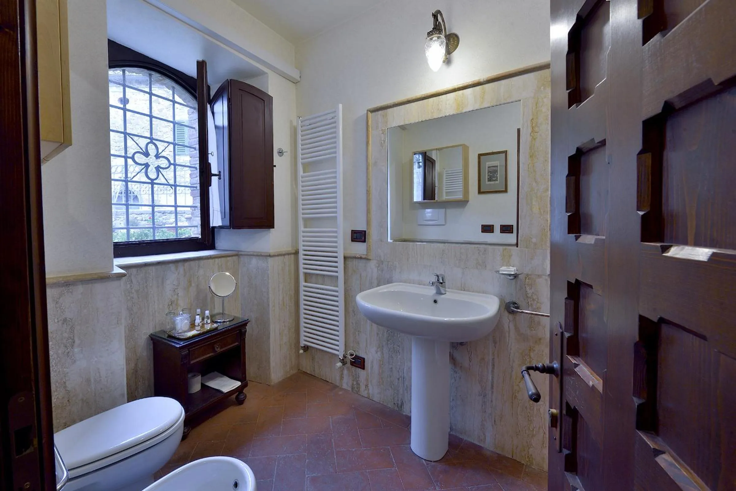 Bathroom in Castelletto di Montebenichi