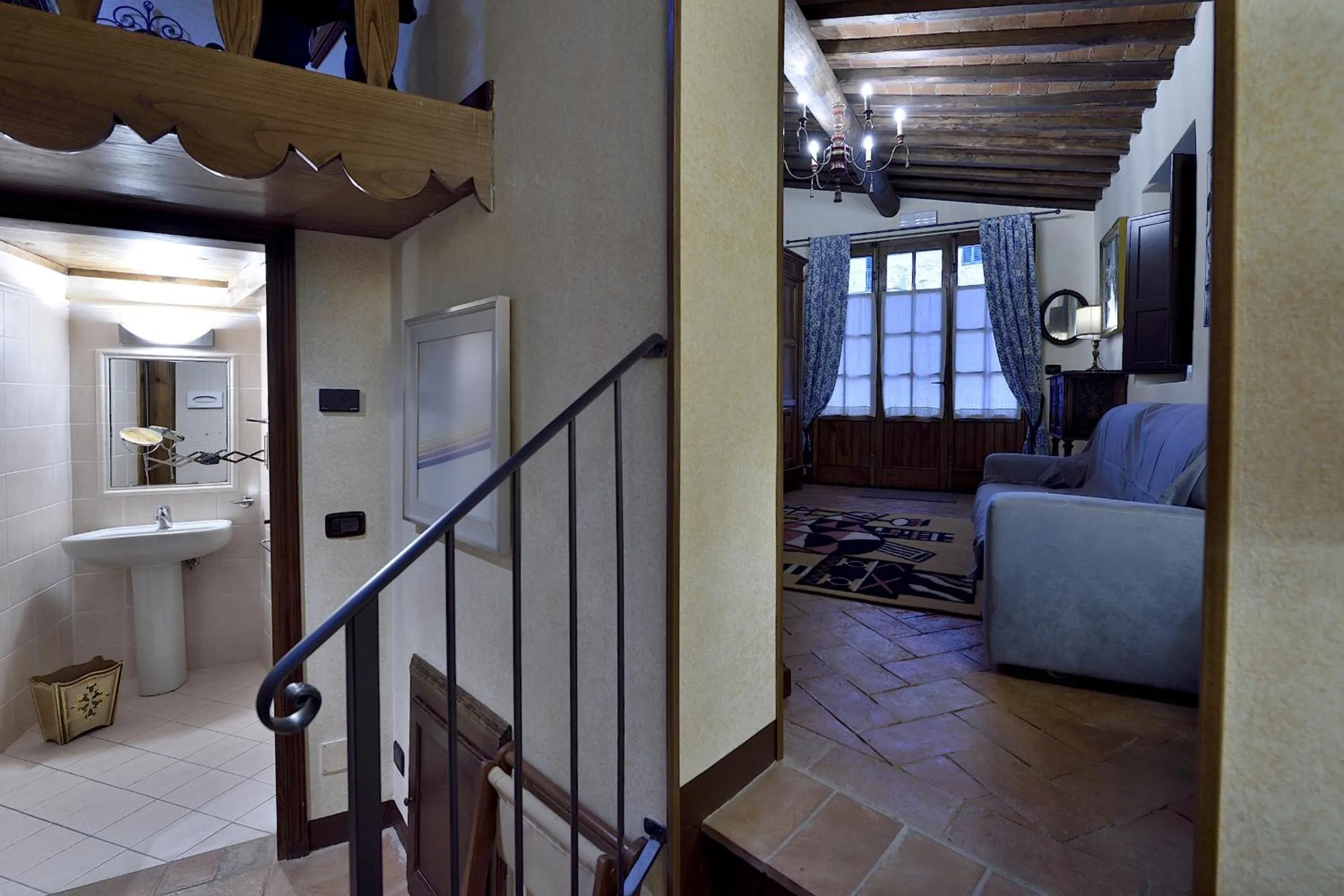 Photo of the whole room in Castelletto di Montebenichi