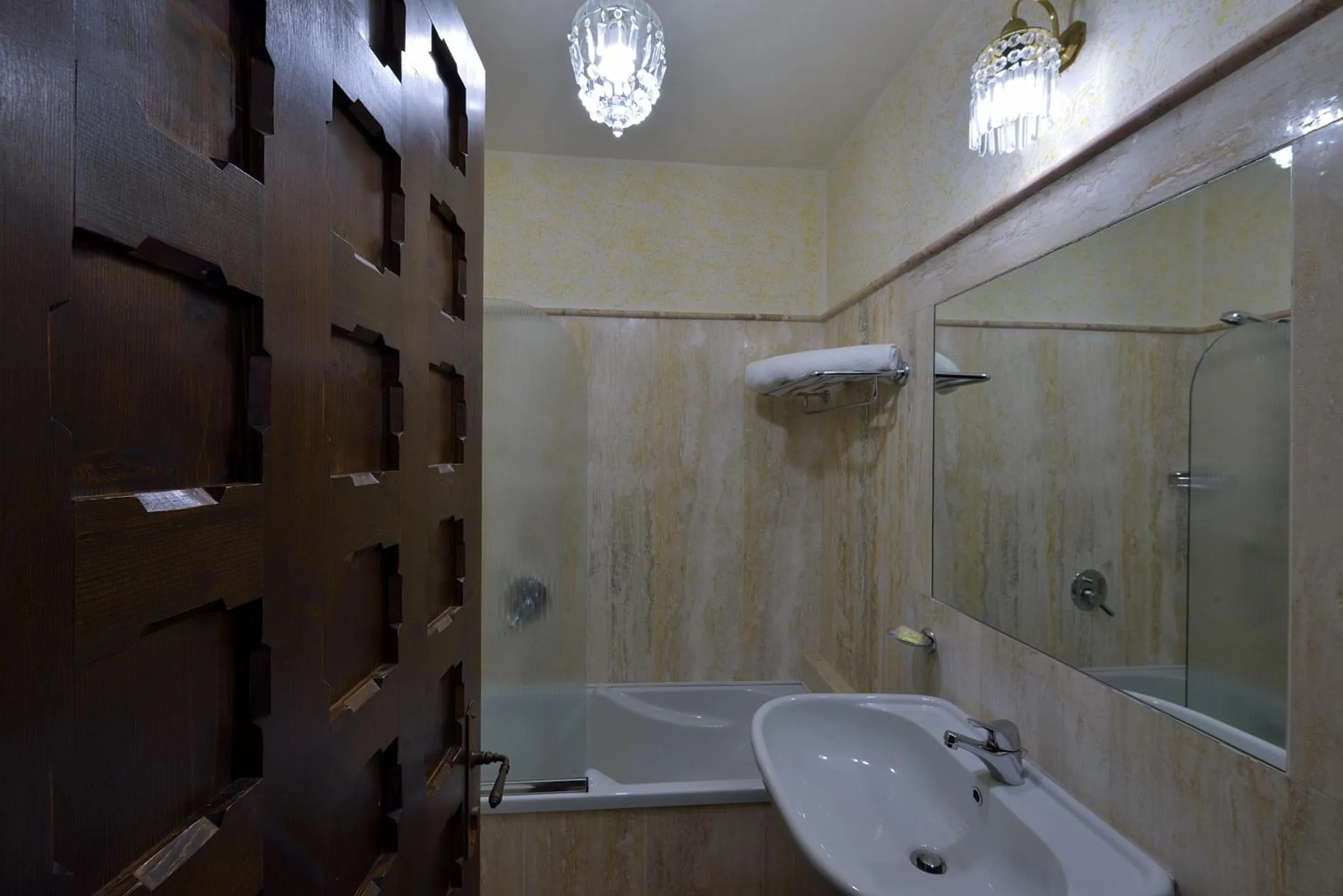 Bathroom in Castelletto di Montebenichi