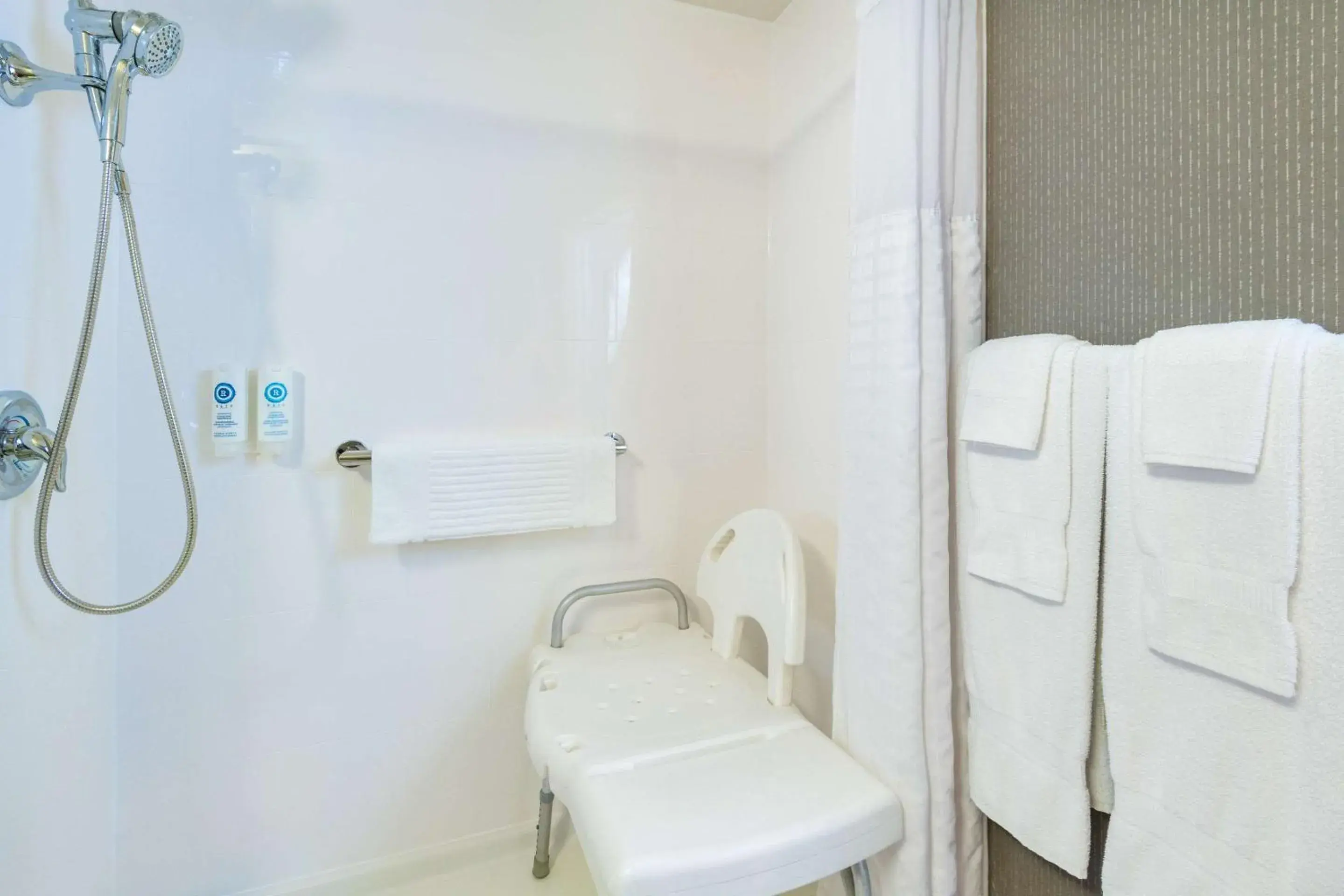 Bedroom in Comfort Inn Hwy 401 Bedroom in Comfort Inn Hwy 401