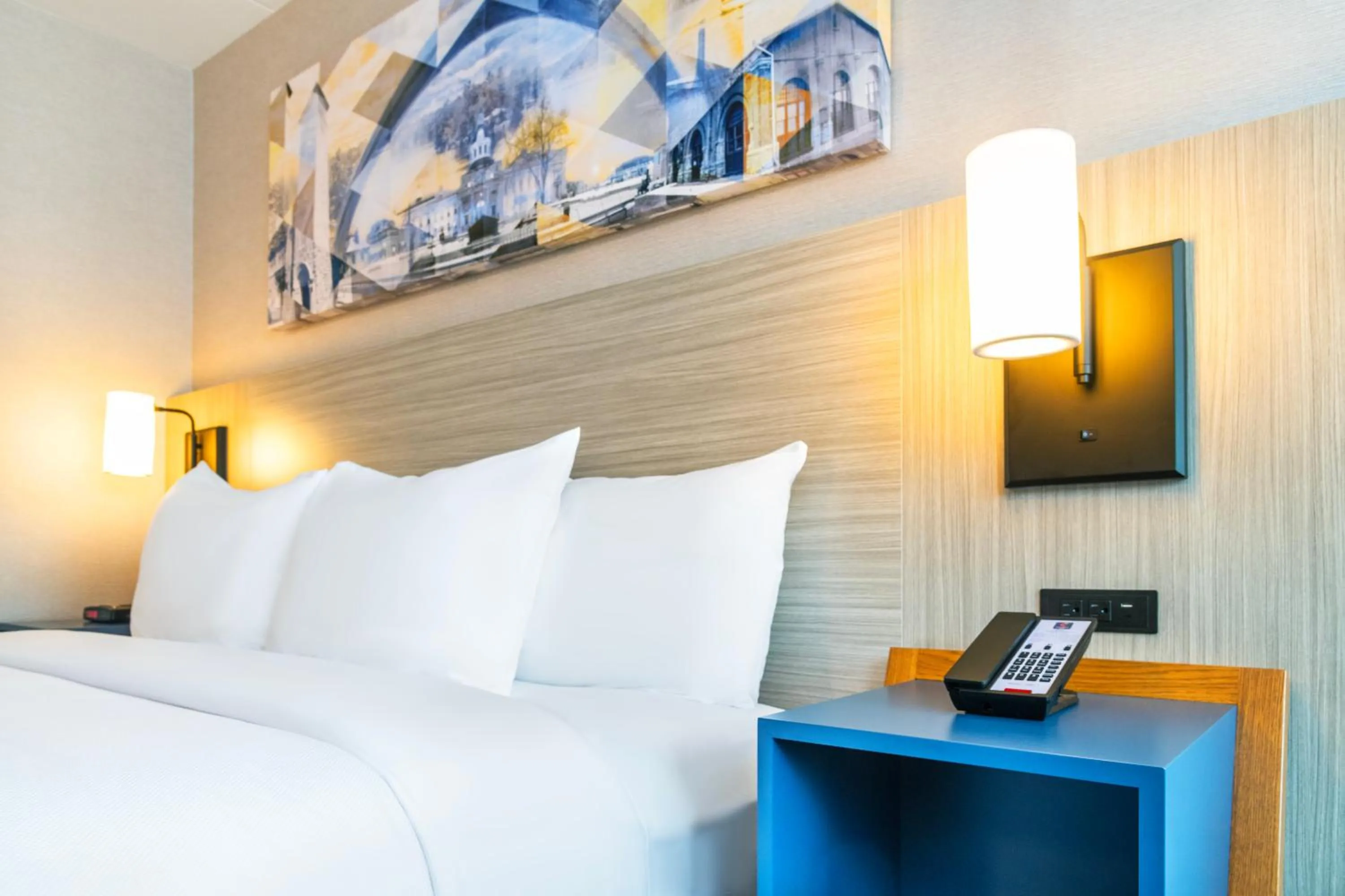 Bedroom, Bed in Comfort Inn Hwy 401