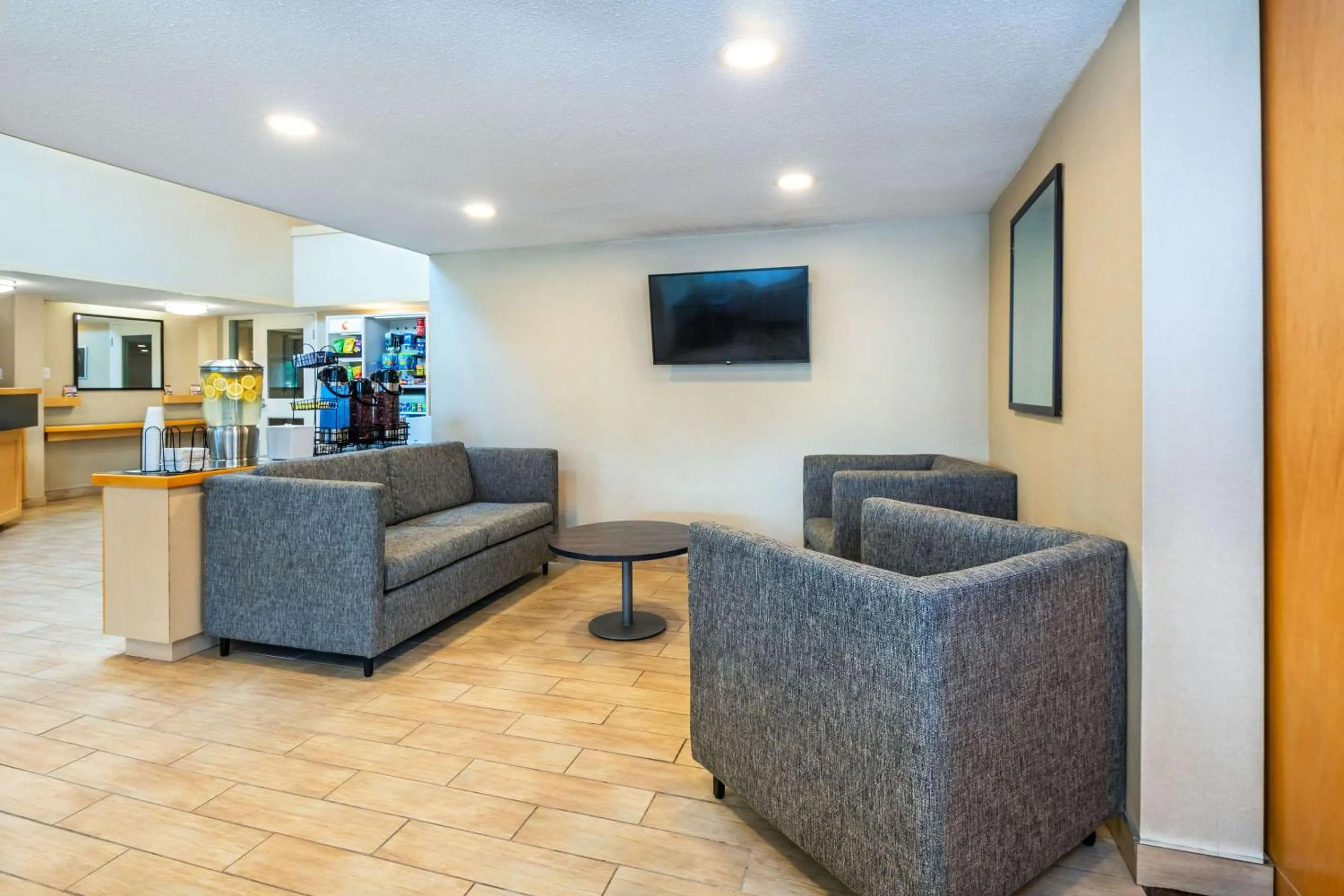 Lobby or reception in Comfort Inn Hwy 401