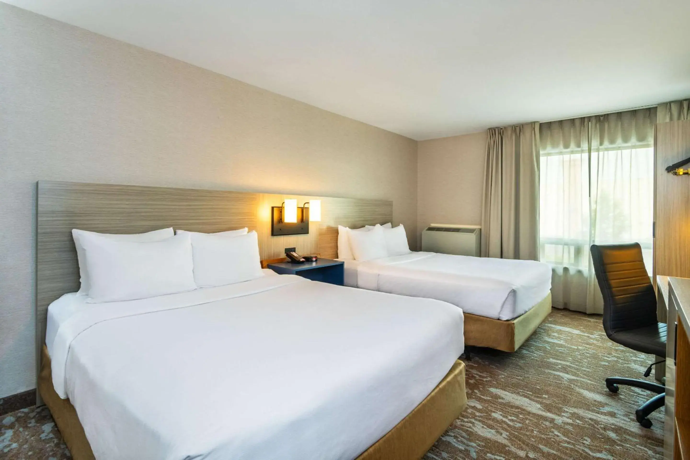 Bedroom, Bed in Comfort Inn Hwy 401 Bedroom, Bed in Comfort Inn Hwy 401