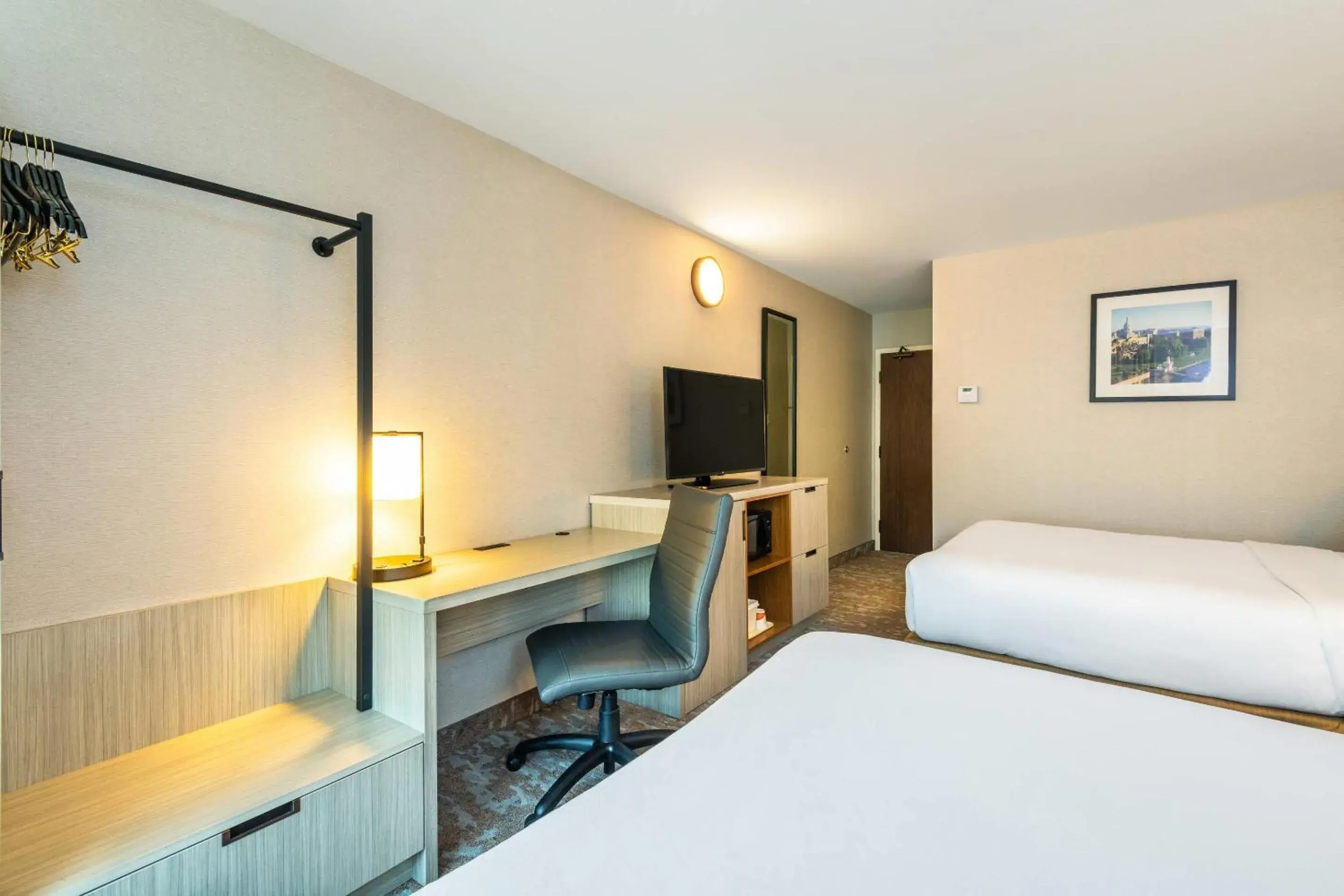 Bedroom, Bed in Comfort Inn Hwy 401 Bedroom, Bed in Comfort Inn Hwy 401