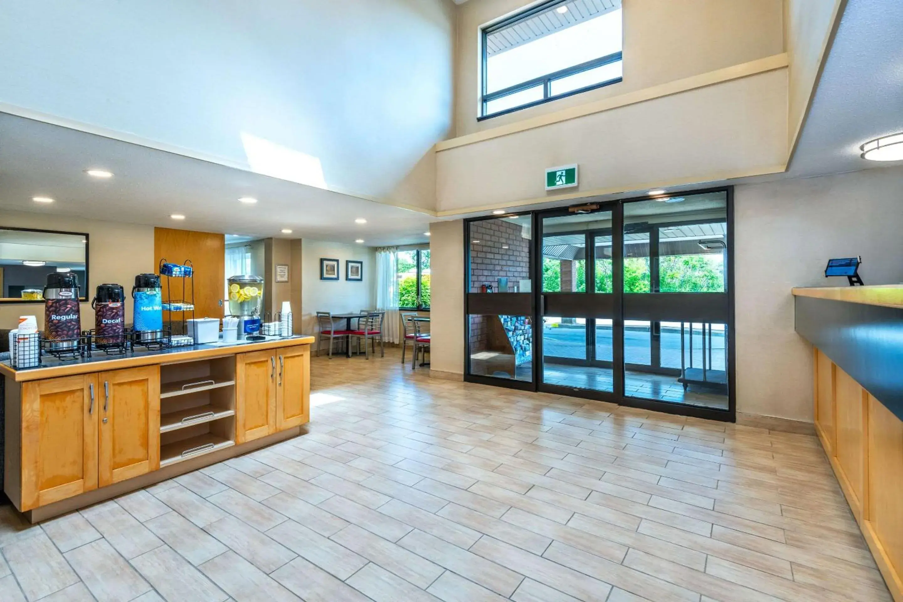 Lobby or reception in Comfort Inn Hwy 401 Lobby or reception in Comfort Inn Hwy 401