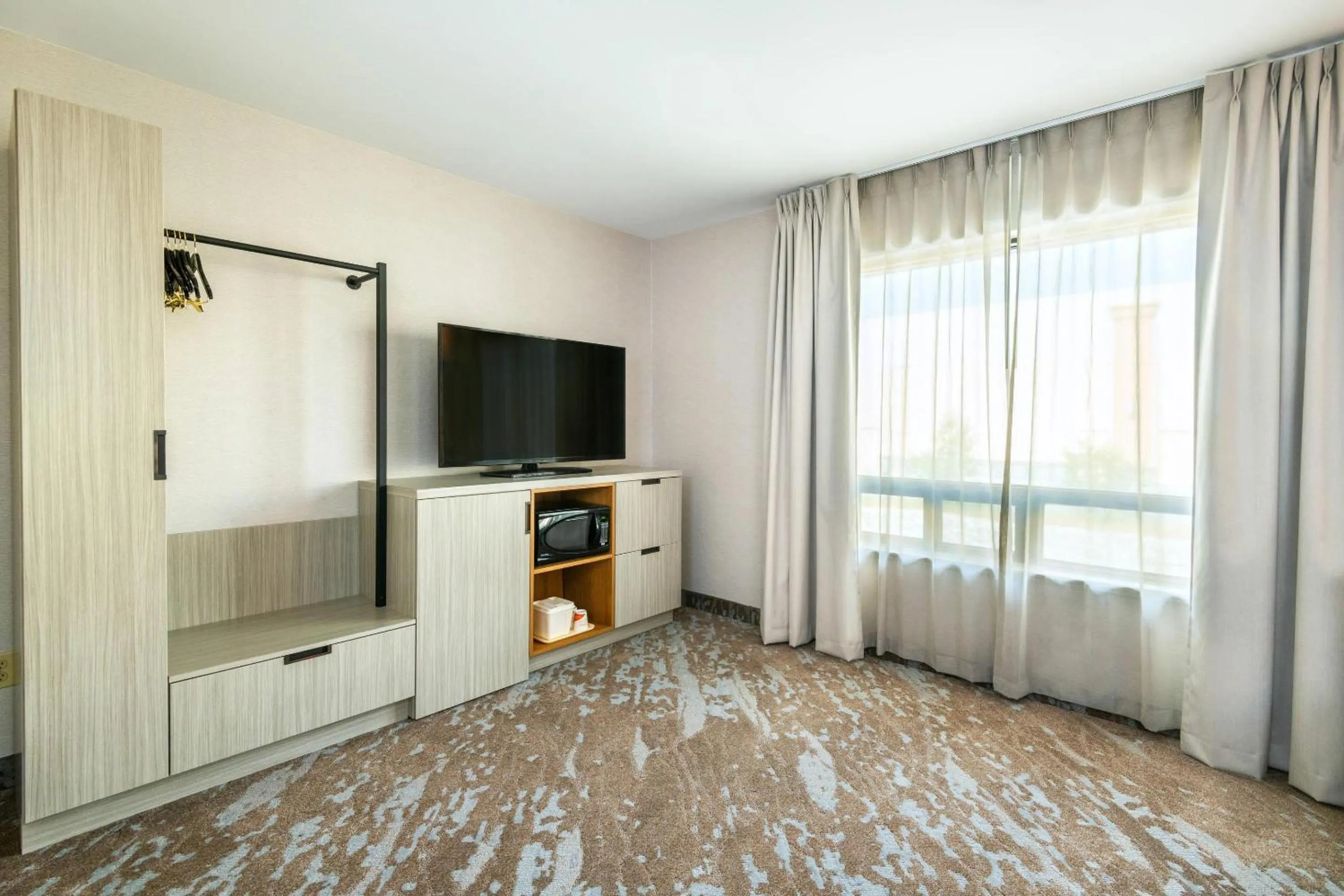 Bedroom in Comfort Inn Hwy 401