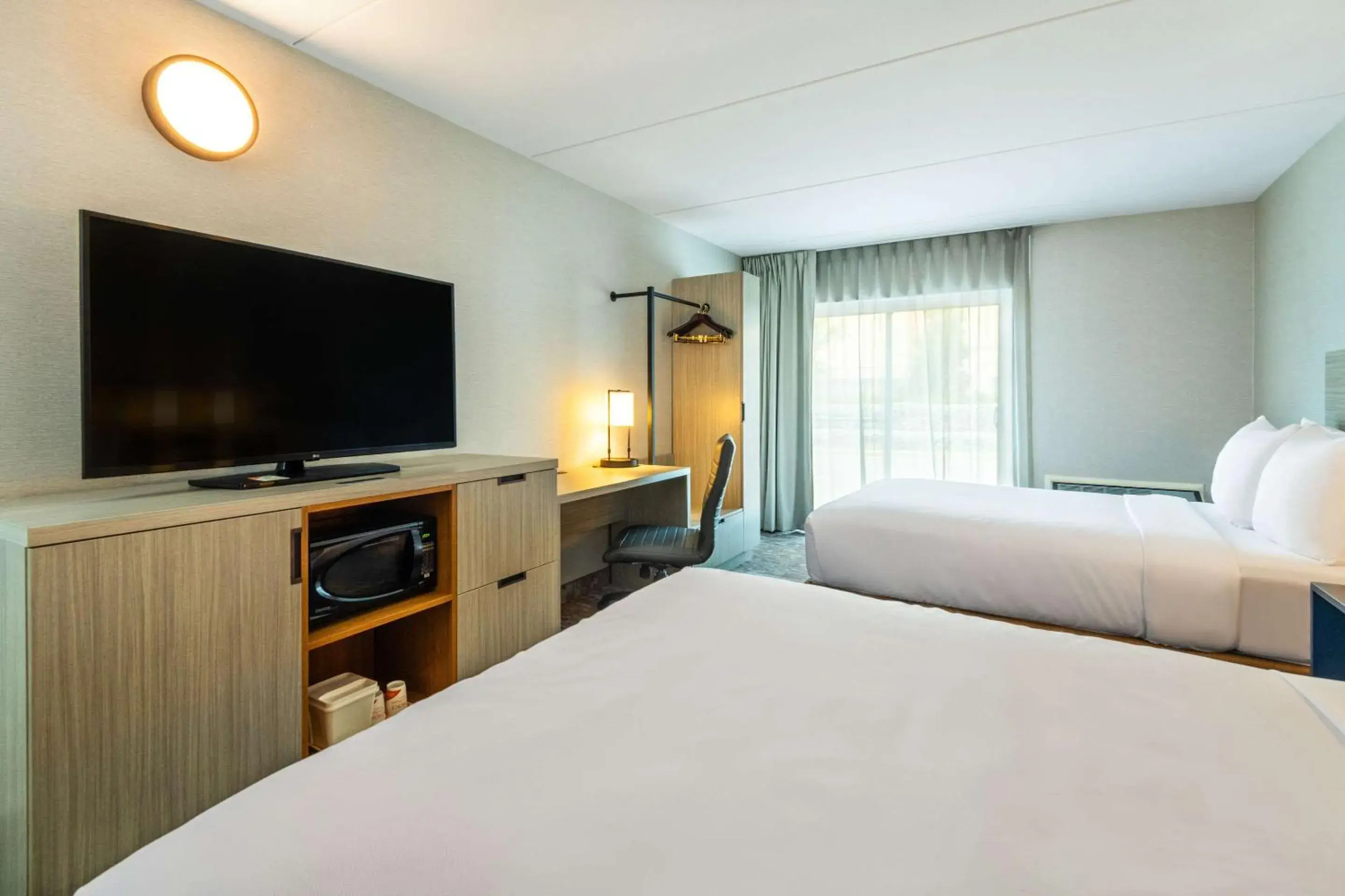 Bedroom, Bed in Comfort Inn Hwy 401 Bedroom, Bed in Comfort Inn Hwy 401