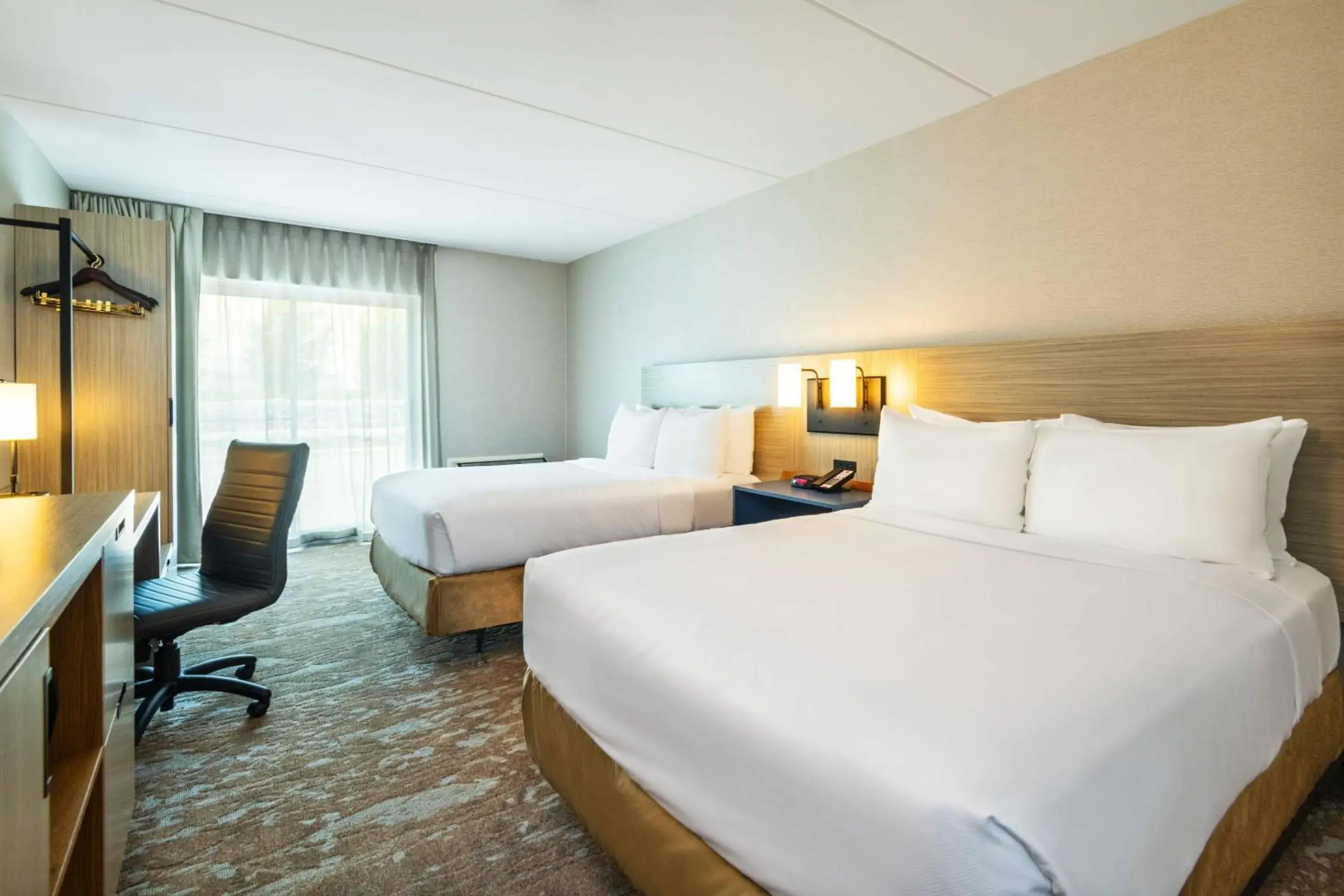 Bedroom, Bed in Comfort Inn Hwy 401 Bedroom, Bed in Comfort Inn Hwy 401