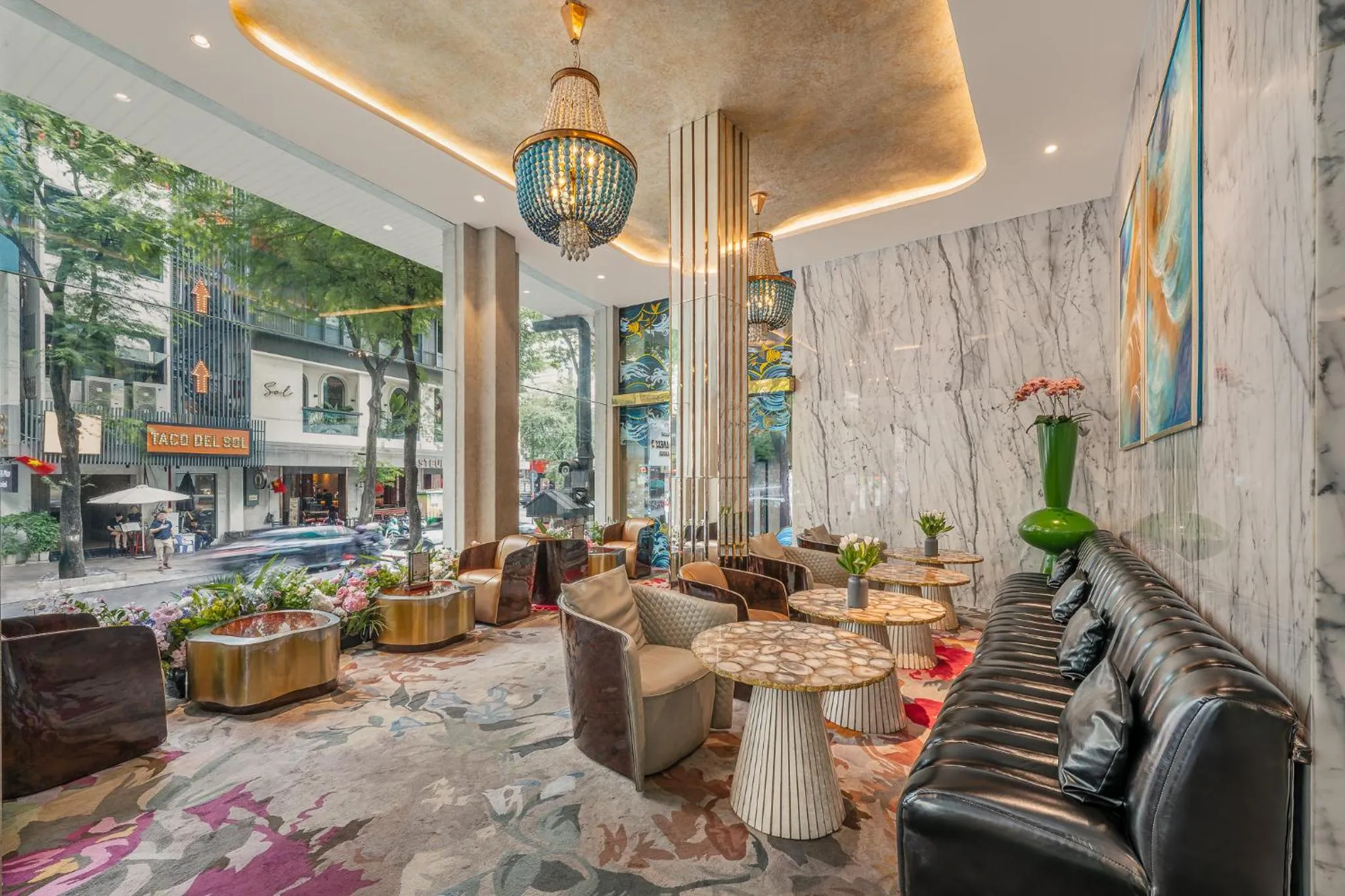 Lounge or bar in A&EM Saigon Hotel