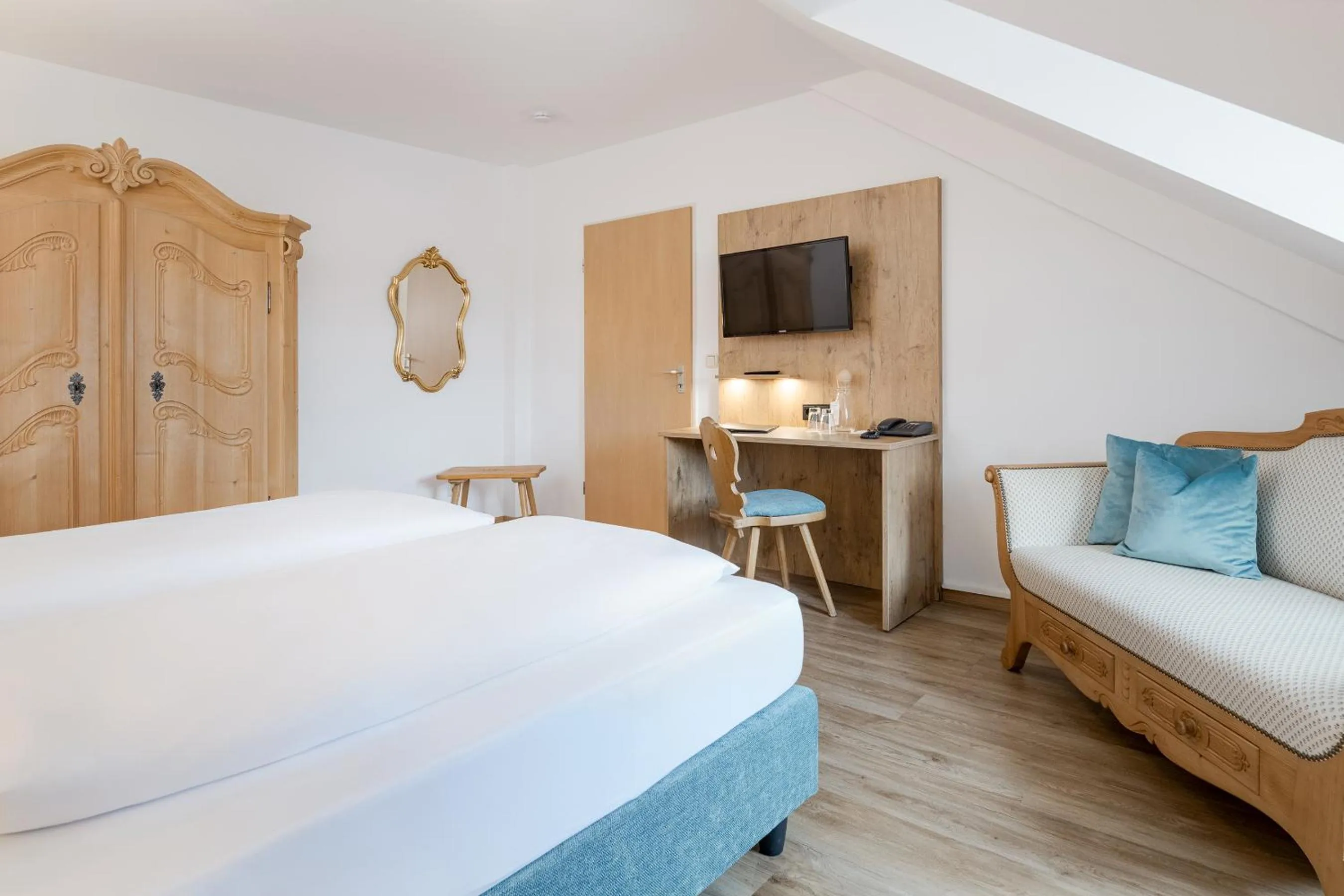 Photo of the whole room, Bed in Hotel Obermaier