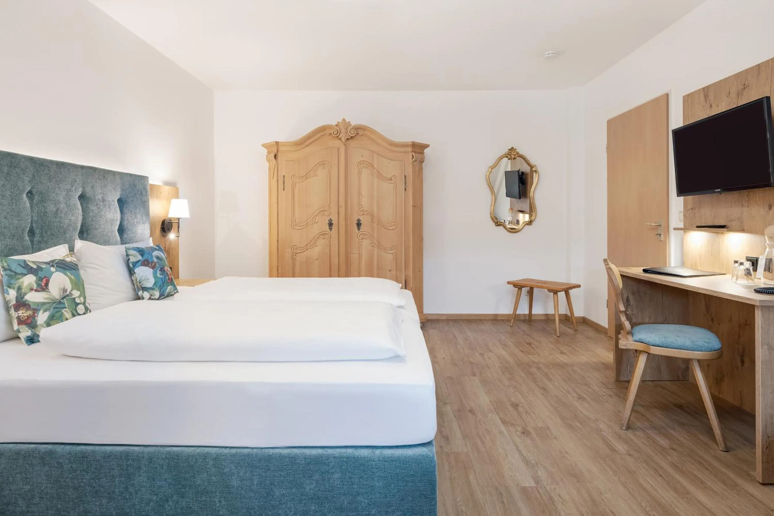 Photo of the whole room, Bed in Hotel Obermaier