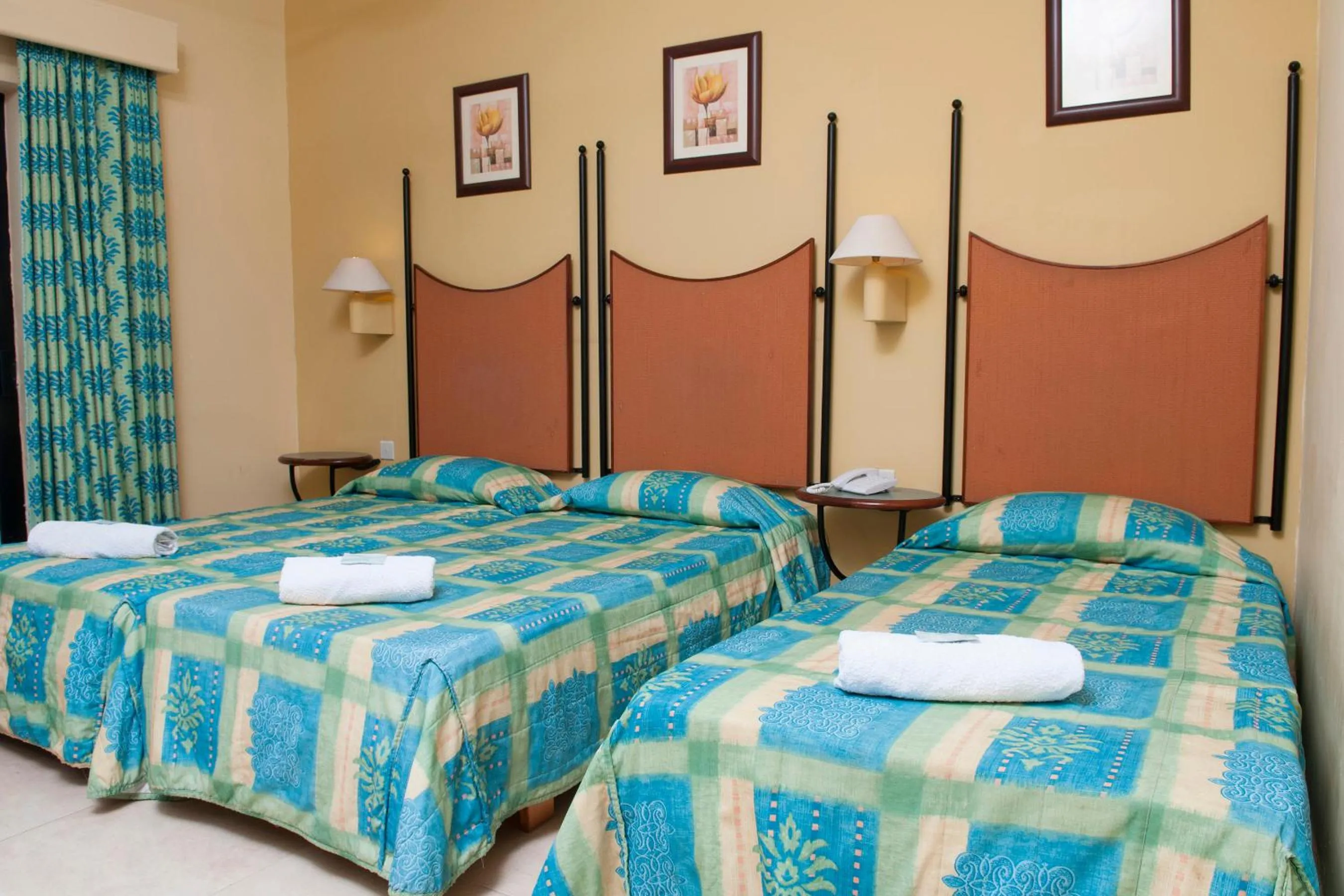 Budget Triple Room with Internal View in EUROCLUB Hotel