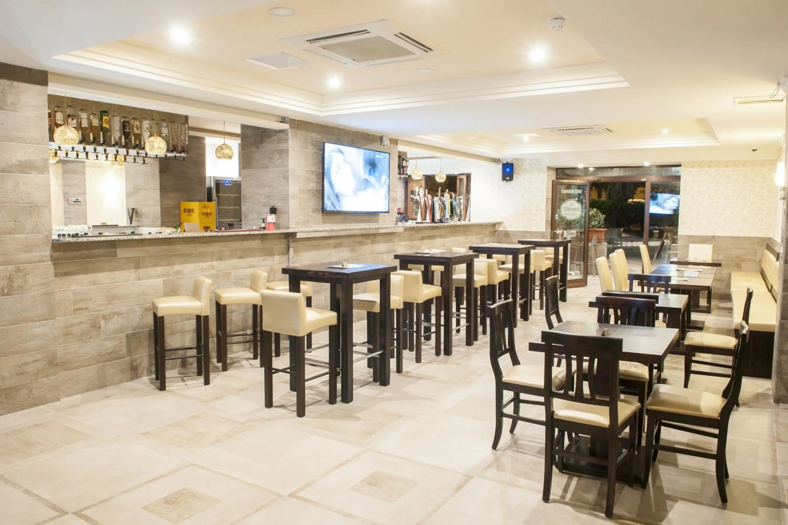 Lounge or bar in EUROCLUB Hotel