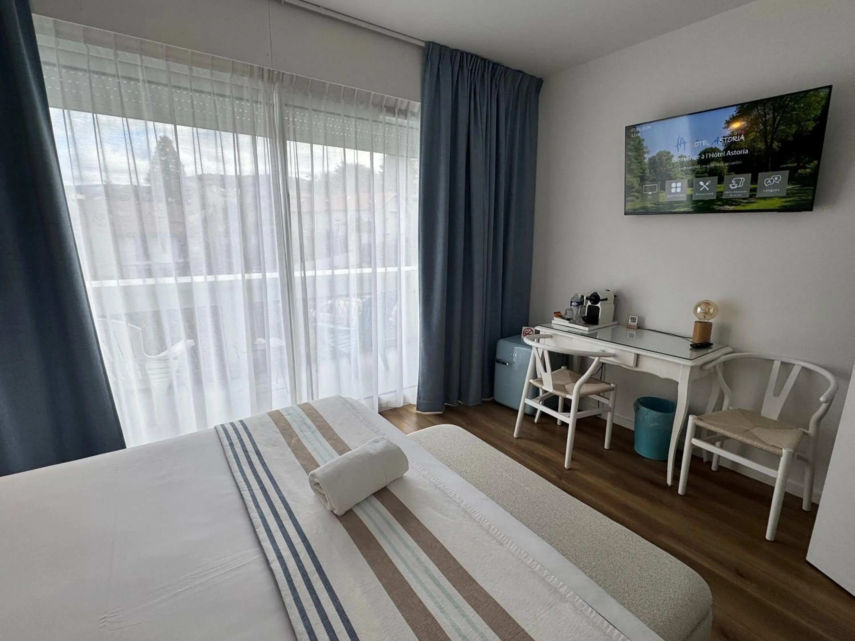 Bed in Hotel ASTORIA- Saint Etienne-Centre des Congrès-